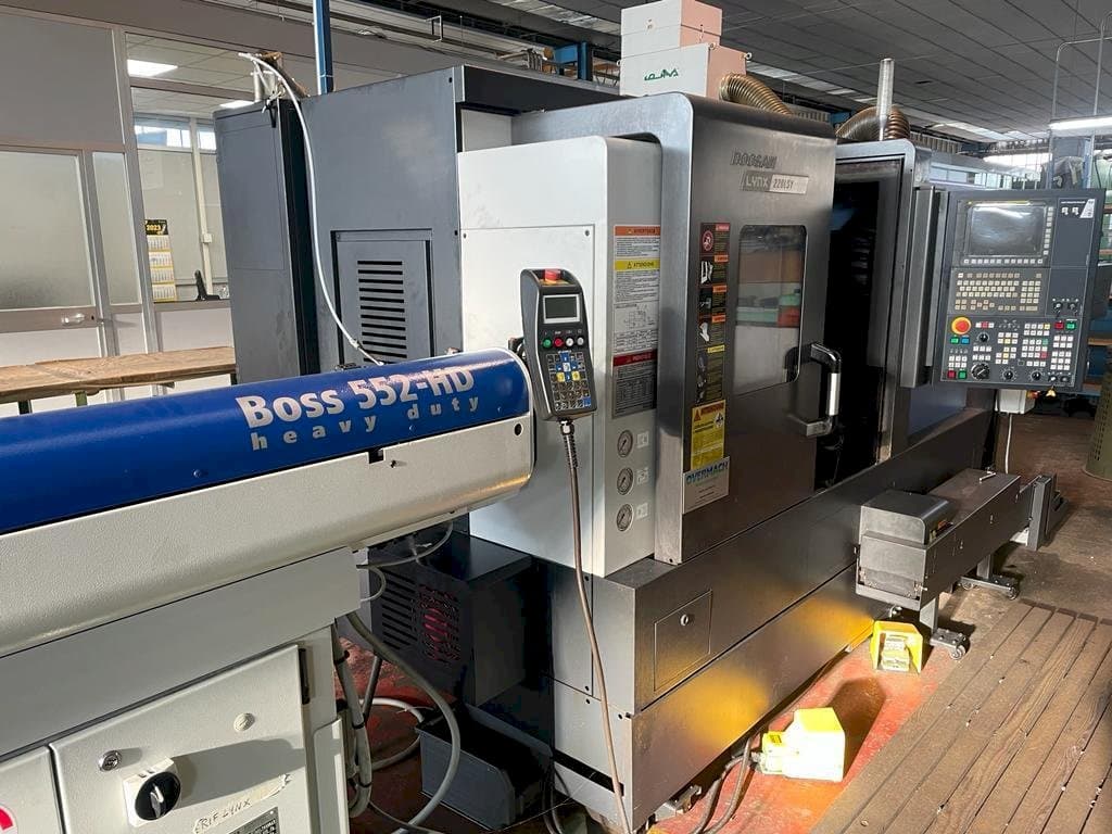 Koneen Doosan LYNX 220LSY etunäkymä