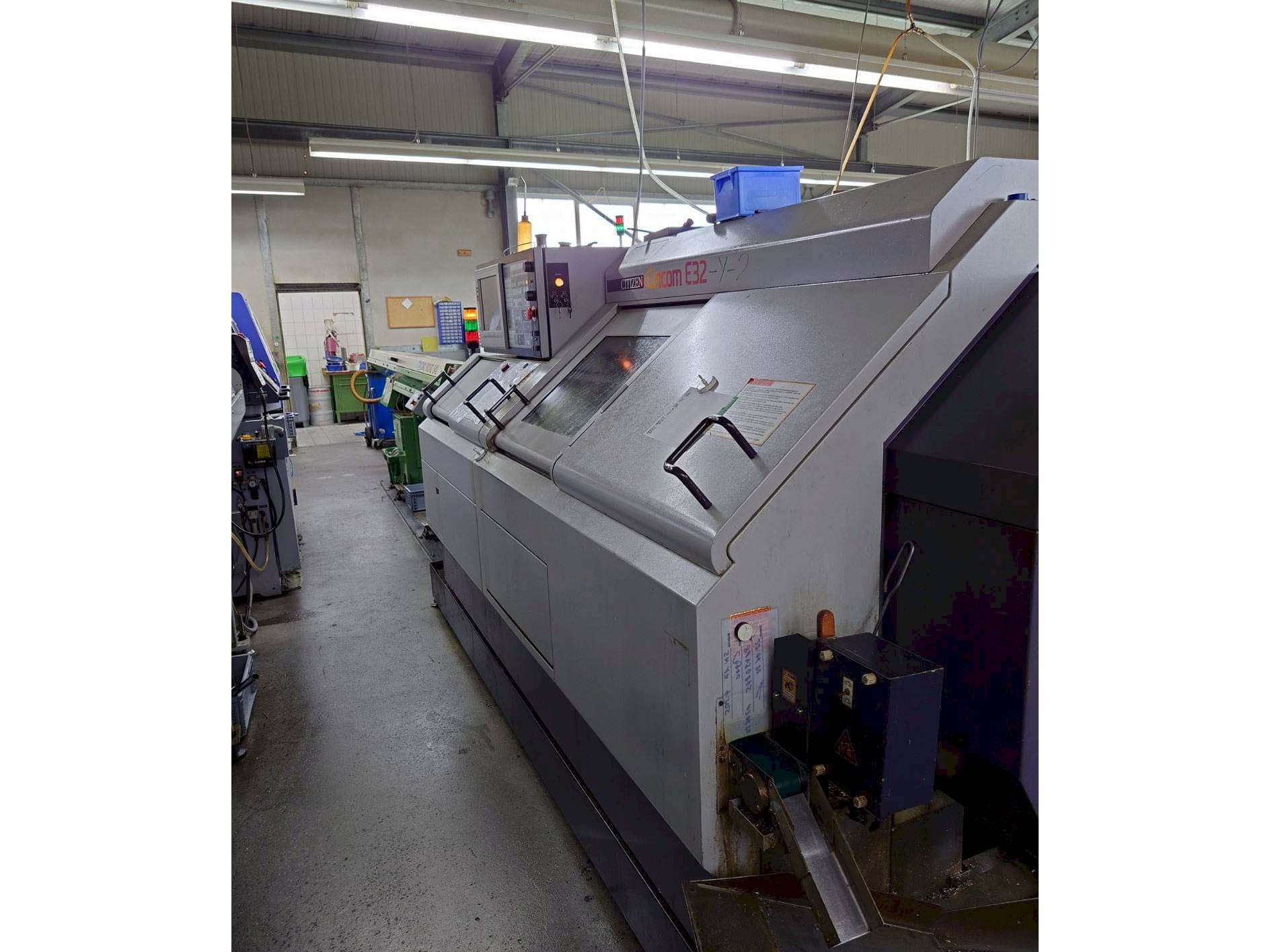 Koneen Citizen E32-Y-2 oikean sivun näkymä