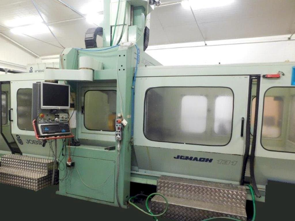 Koneen JOBS Jomach 131 etunäkymä