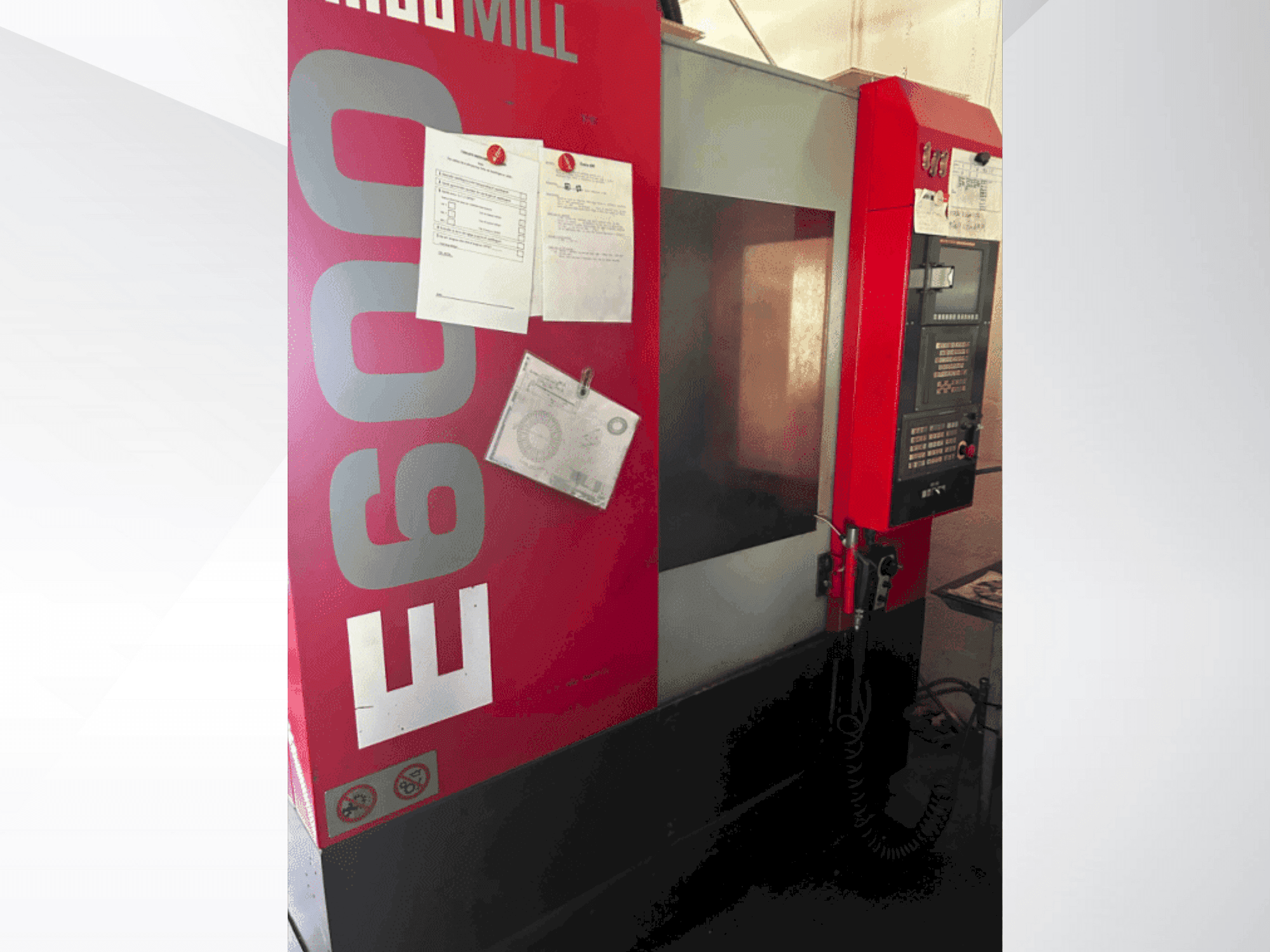 Koneen EMCO E600 etunäkymä