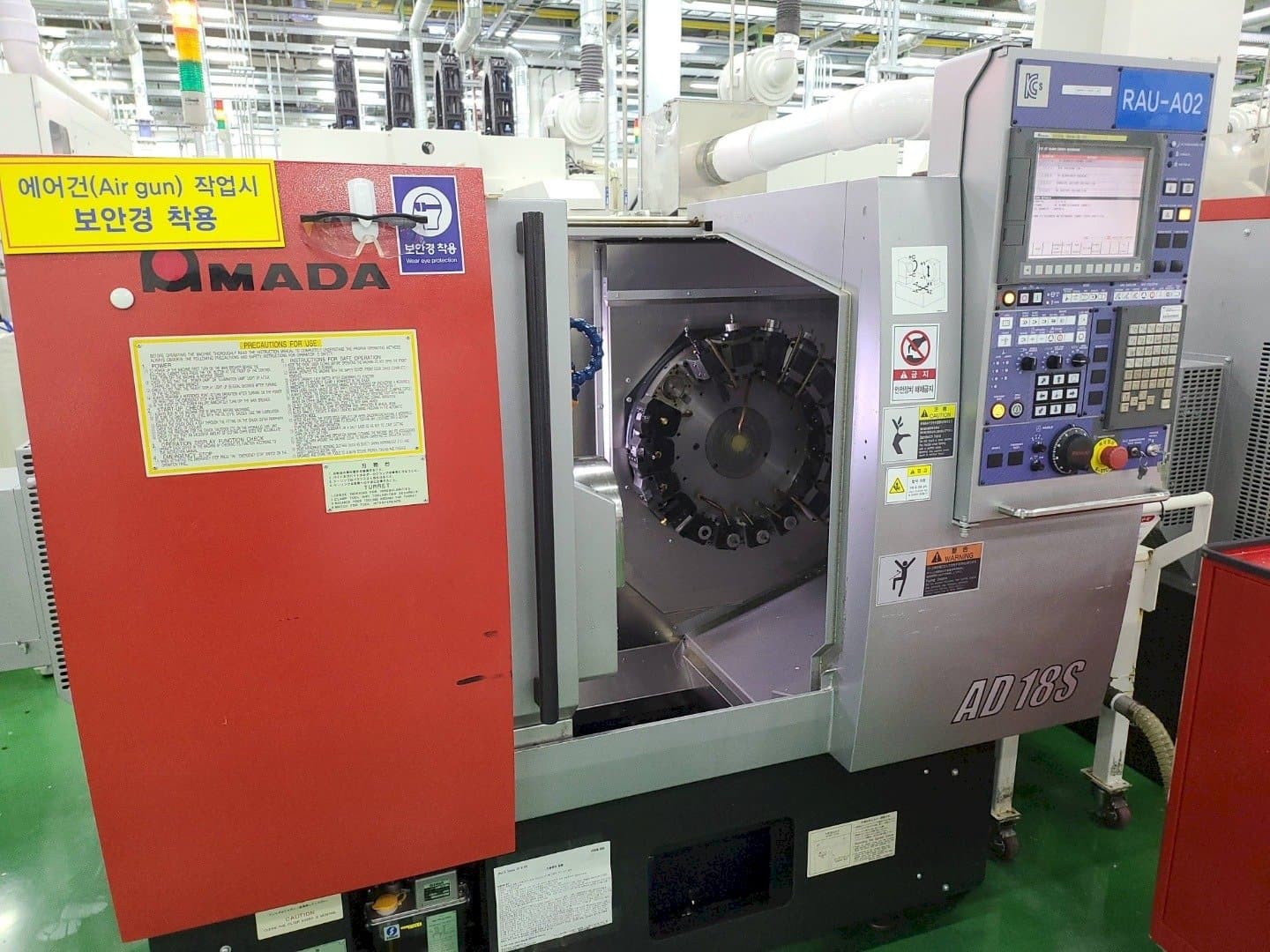 Koneen AMADA AD-18S etunäkymä