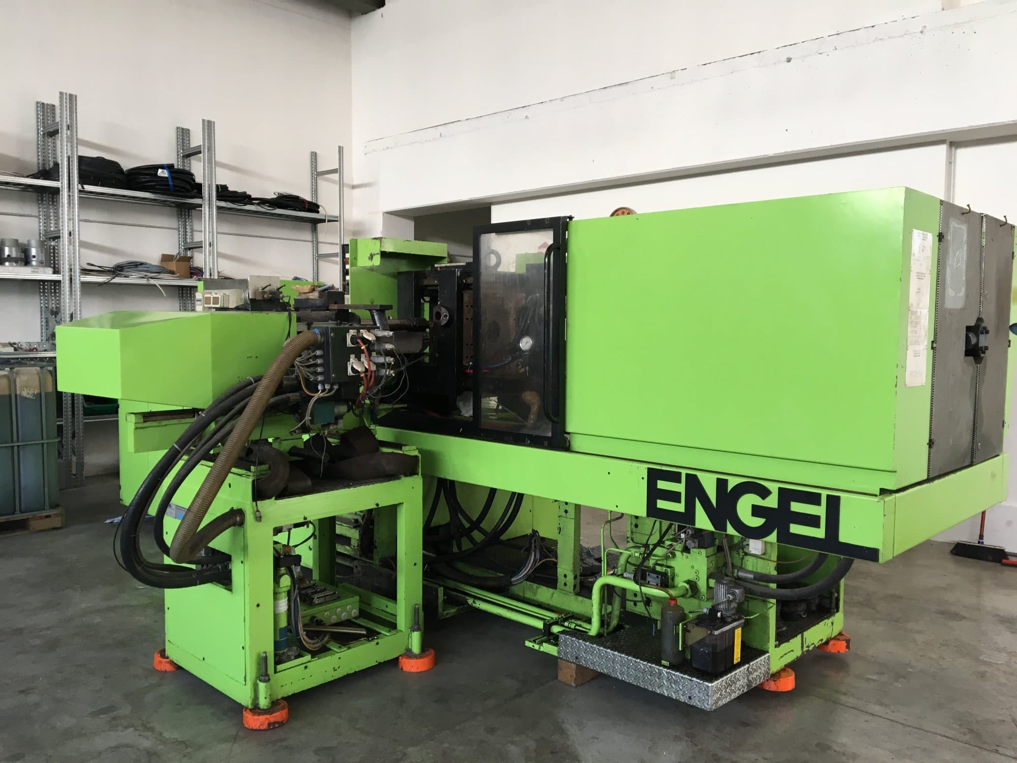 Koneen ENGEL oikea näkymä ES 600H/330L/125H-2F