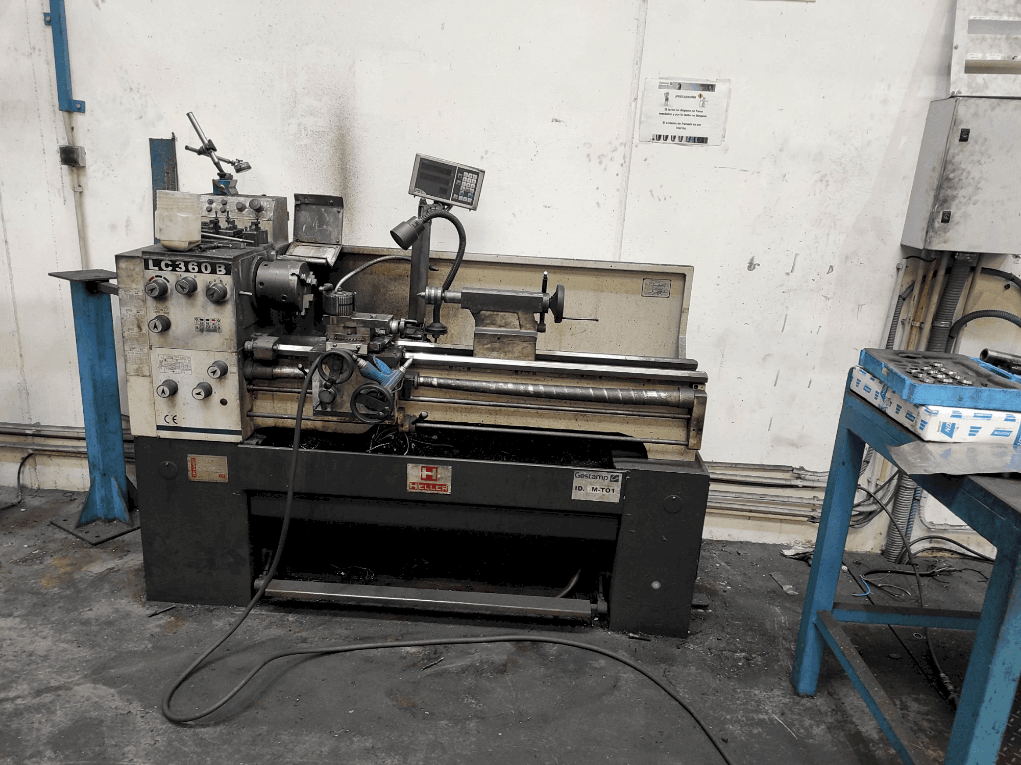 Koneen  HELLER LC 360 B etunäkymä