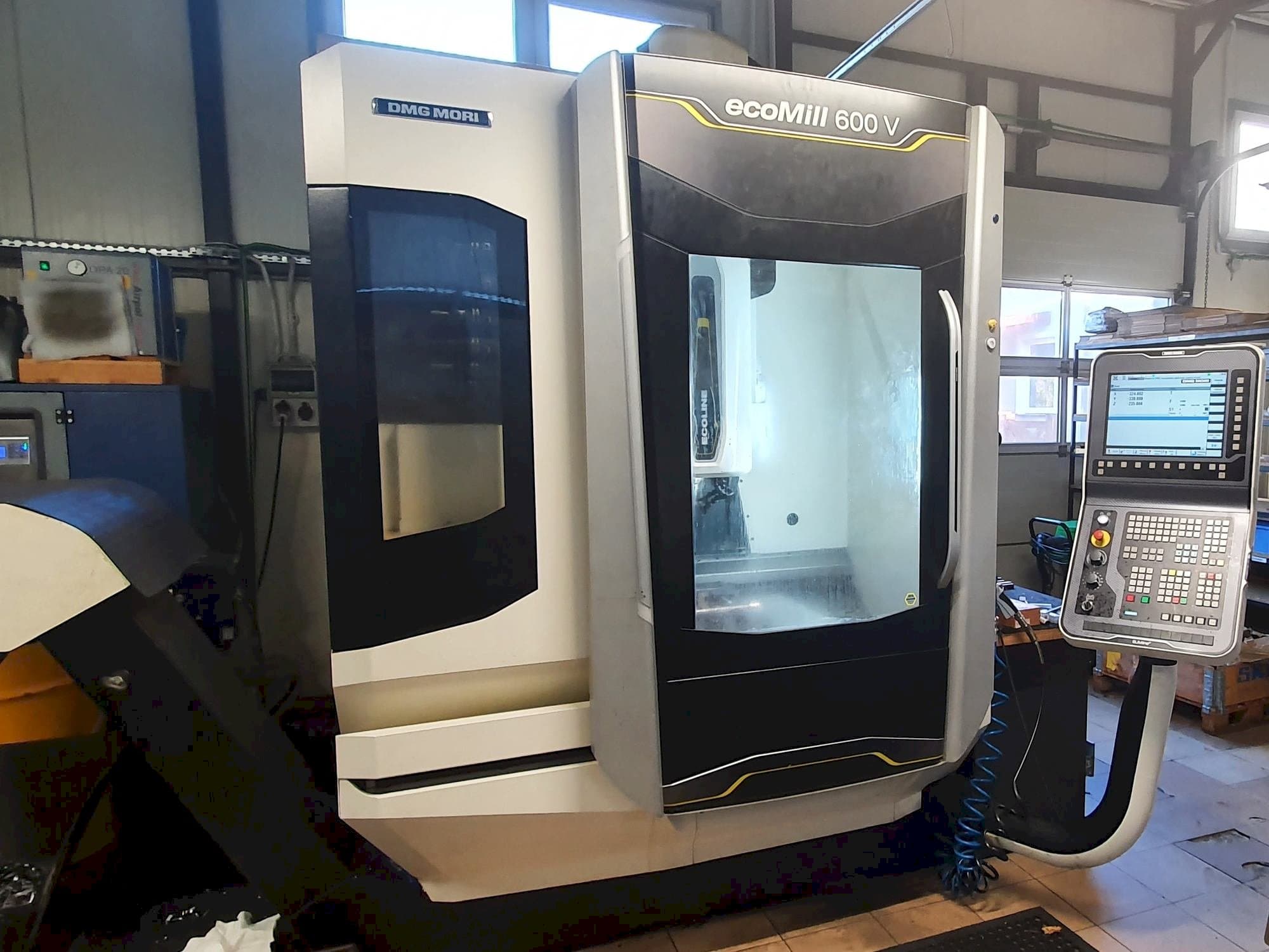 Koneen DMG MORI Ecomill 600 V etunäkymä