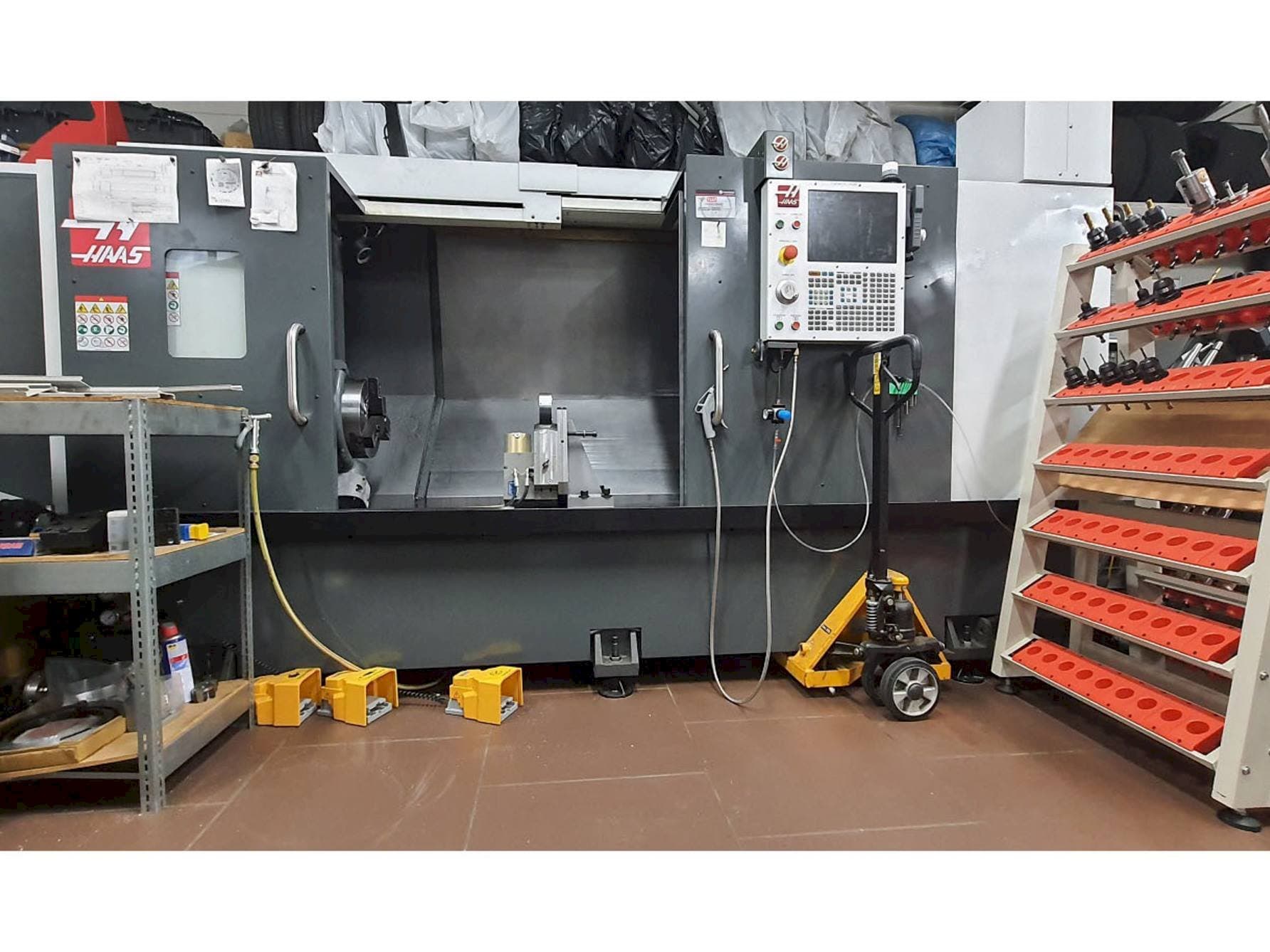 Koneen  HAAS ST-30L etunäkymä