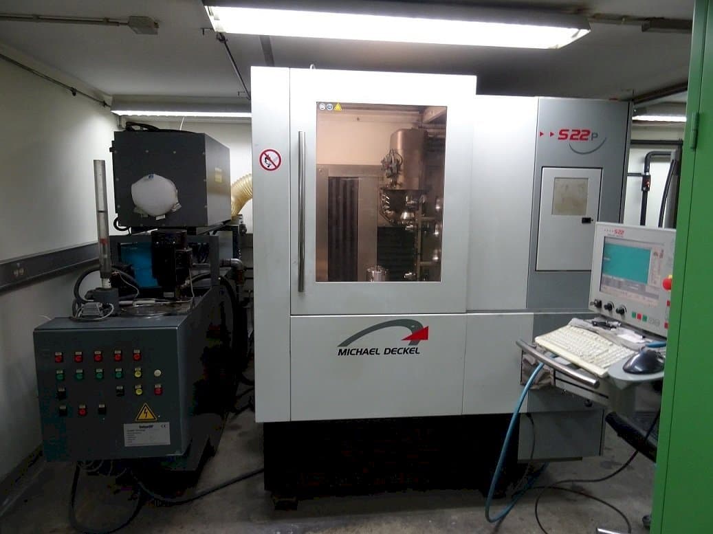 Koneen  Michael Deckel S22 P etunäkymä