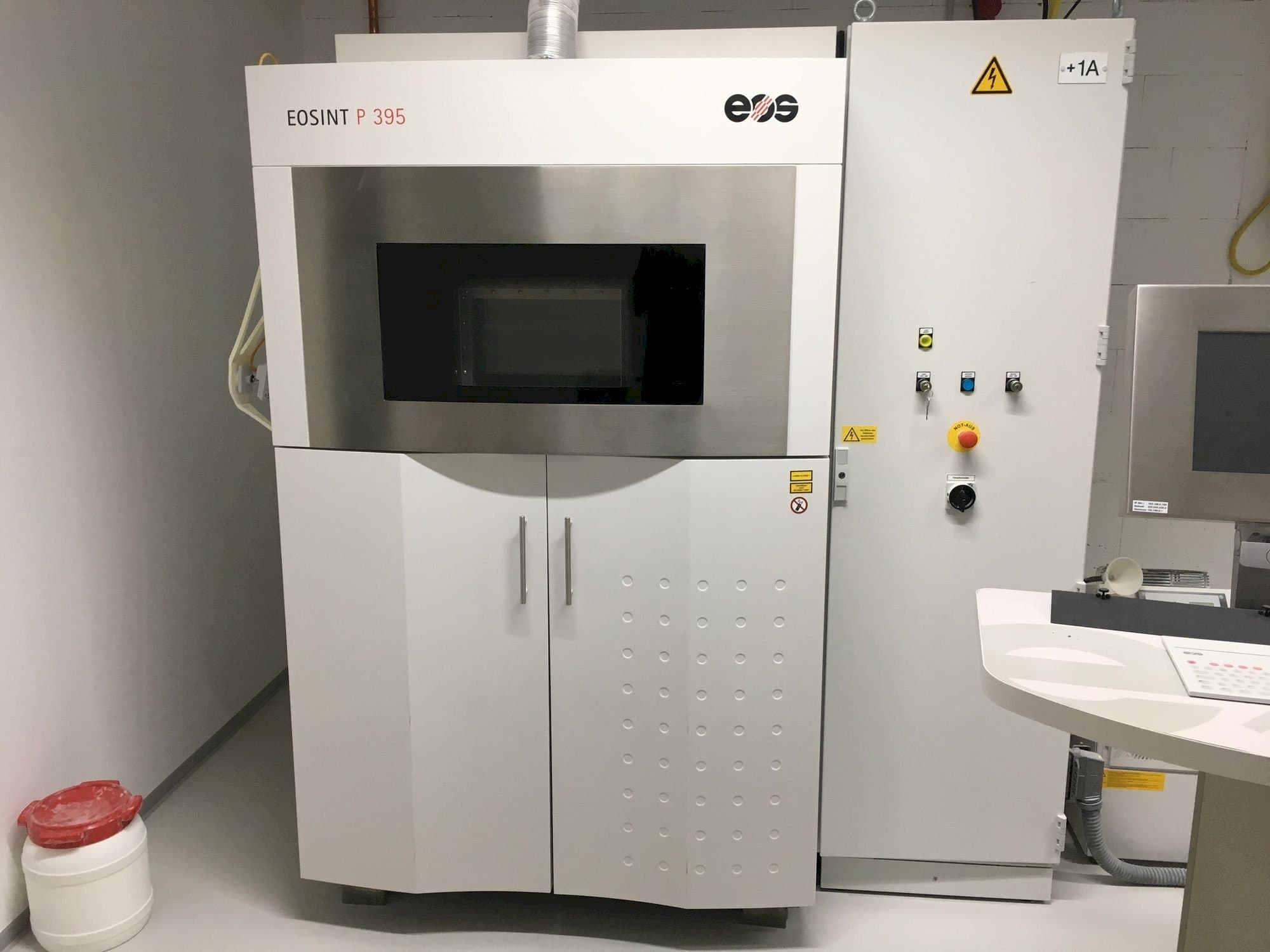 Koneen  EOS EOSINT P 395 etunäkymä