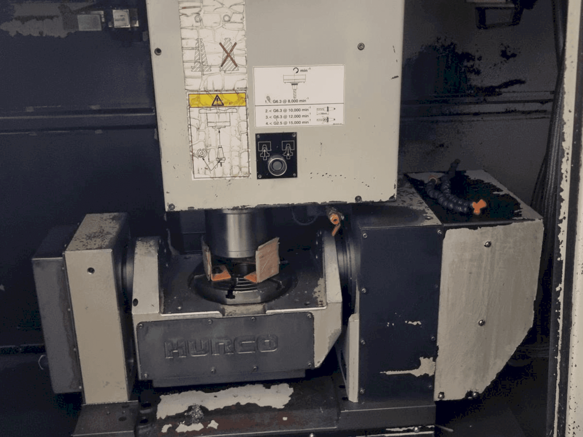 Koneen Hurco VMX 50T etunäkymä