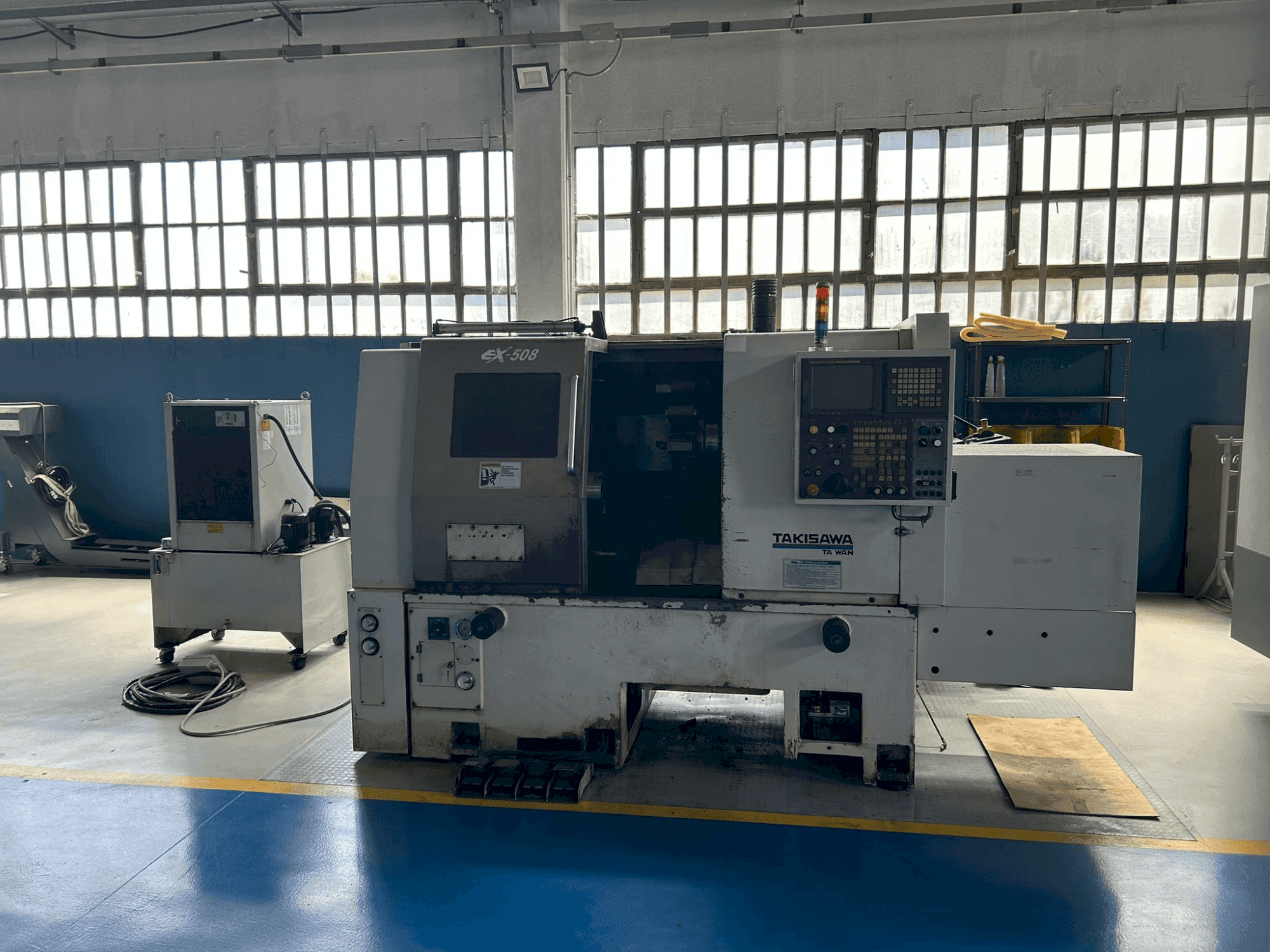 Koneen  Takisawa EX-508 etunäkymä