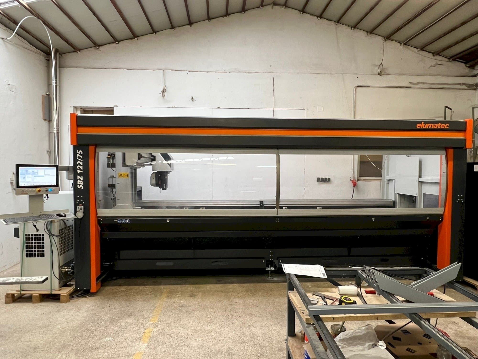 Koneen Elumatec SBZ 122/75 etunäkymä
