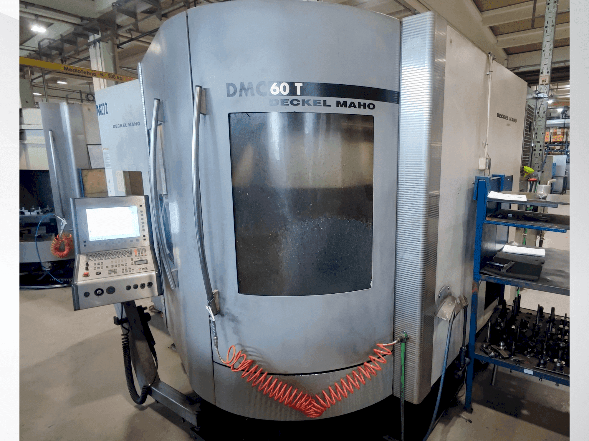 Koneen DECKEL MAHO DMC 60T etunäkymä