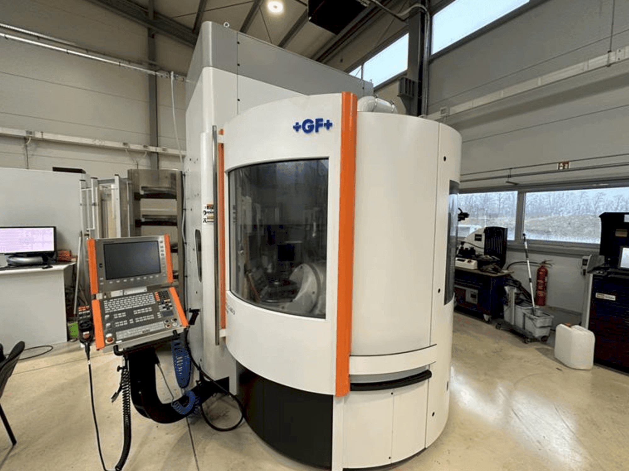 Koneen MIKRON Mill S 600 U etunäkymä