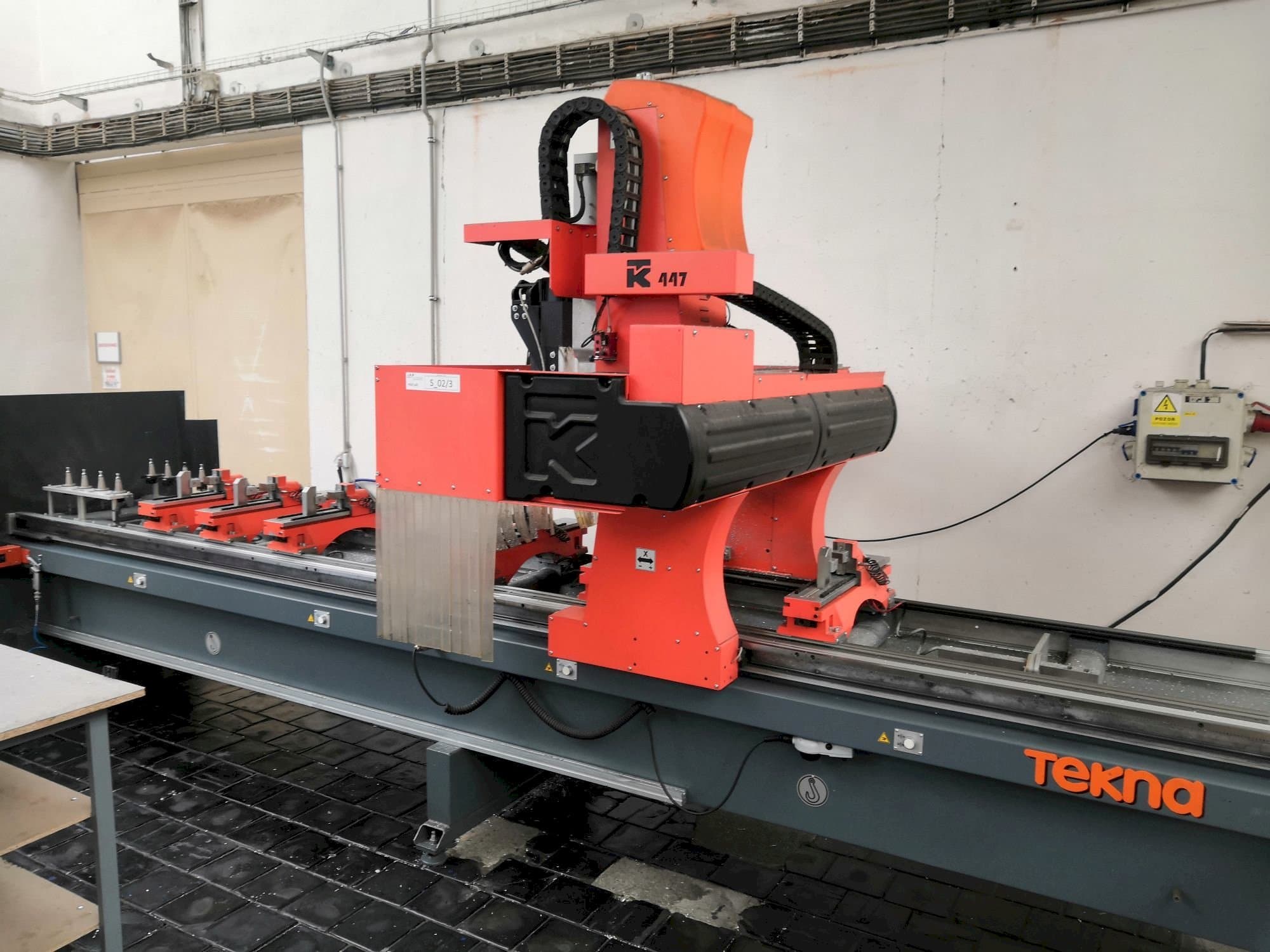 Koneen Tekna TK447/4 etunäkymä