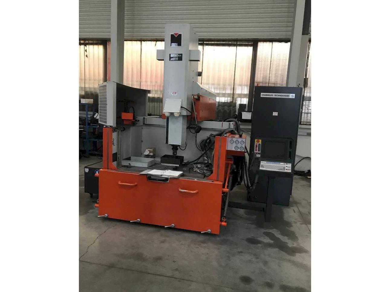 Koneen CHARMILLES ROBOFORM 810 etunäkymä
