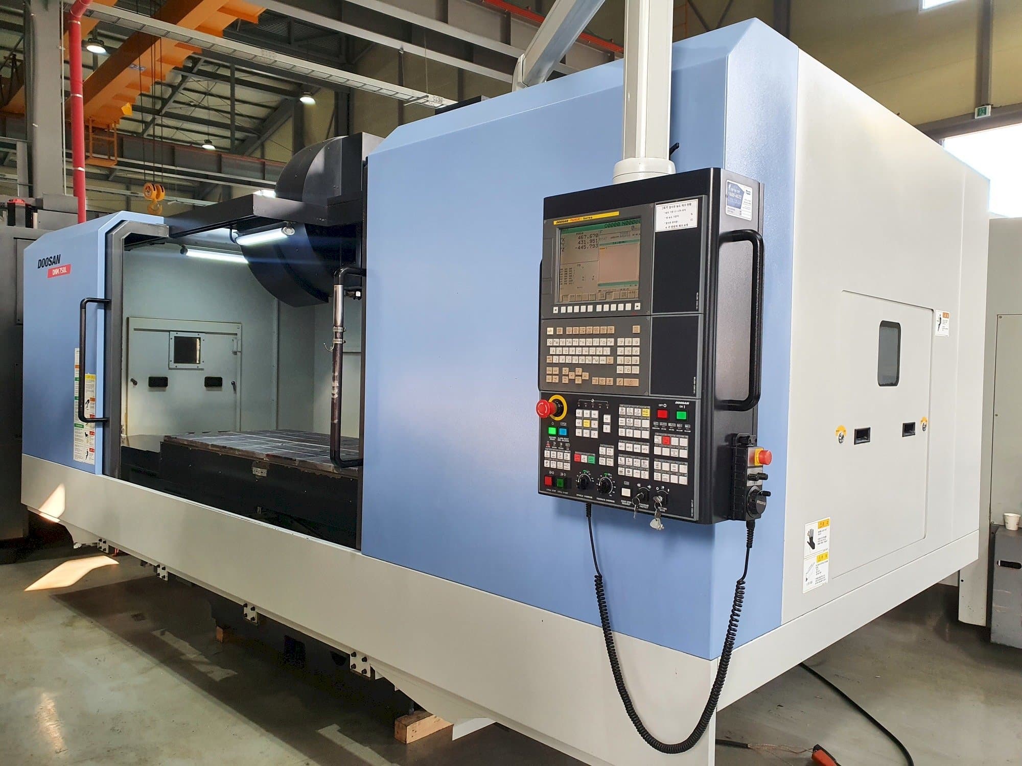 Koneen Doosan DNM 750L etunäkymä