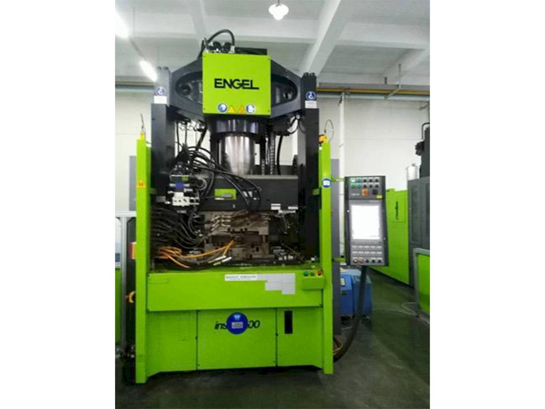 Koneen ENGEL insert 2550H/200 with MuCell etunäkymä