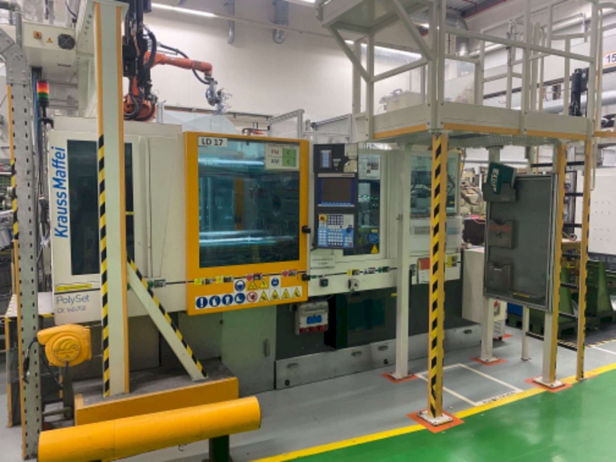 Koneen Krauss Maffei 160/750 CX POL etunäkymä