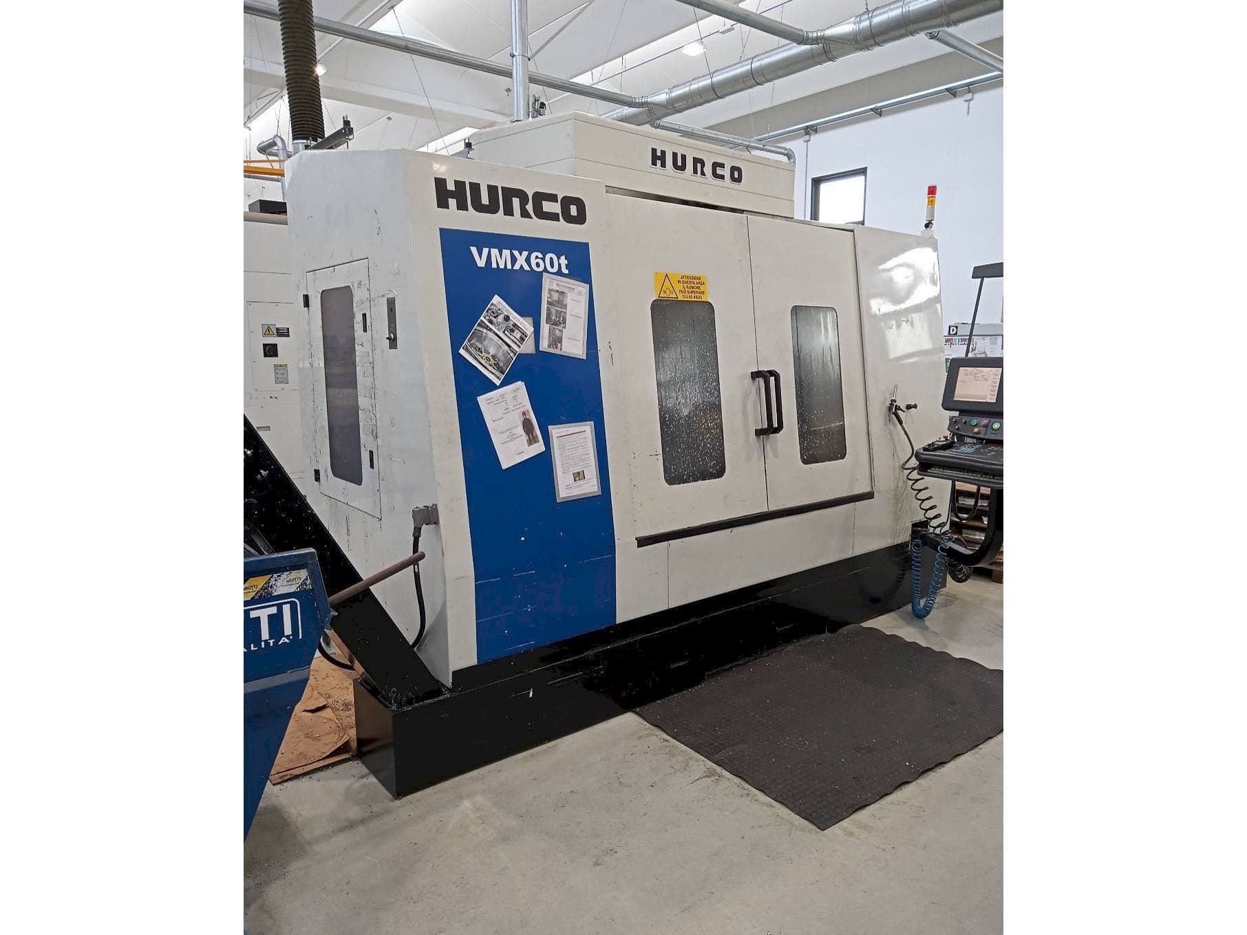 Koneen Hurco VMX 60T etunäkymä