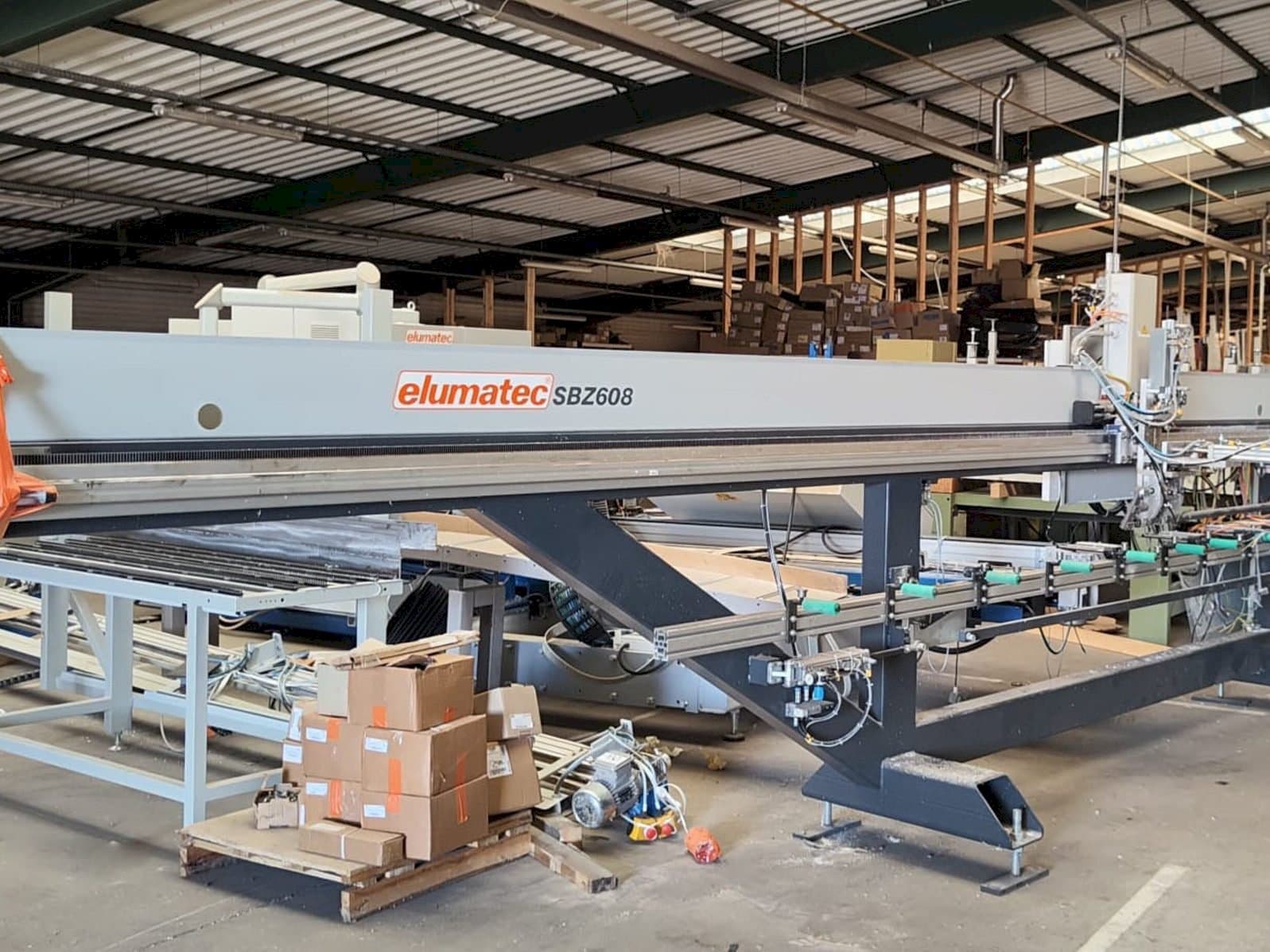 Koneen Elumatec SBZ 608 etunäkymä