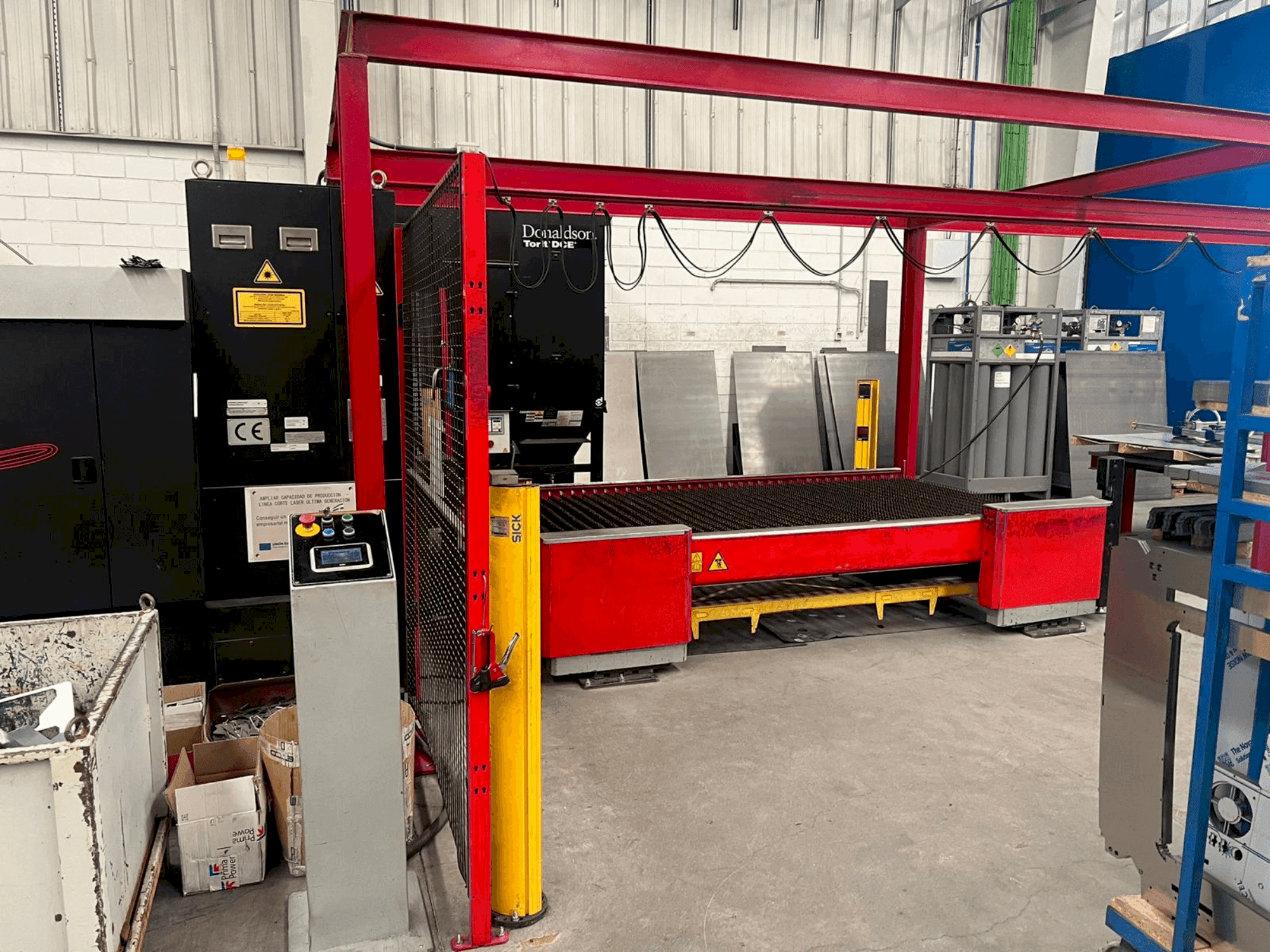 Koneen AMADA LCG 3015 AJ etunäkymä