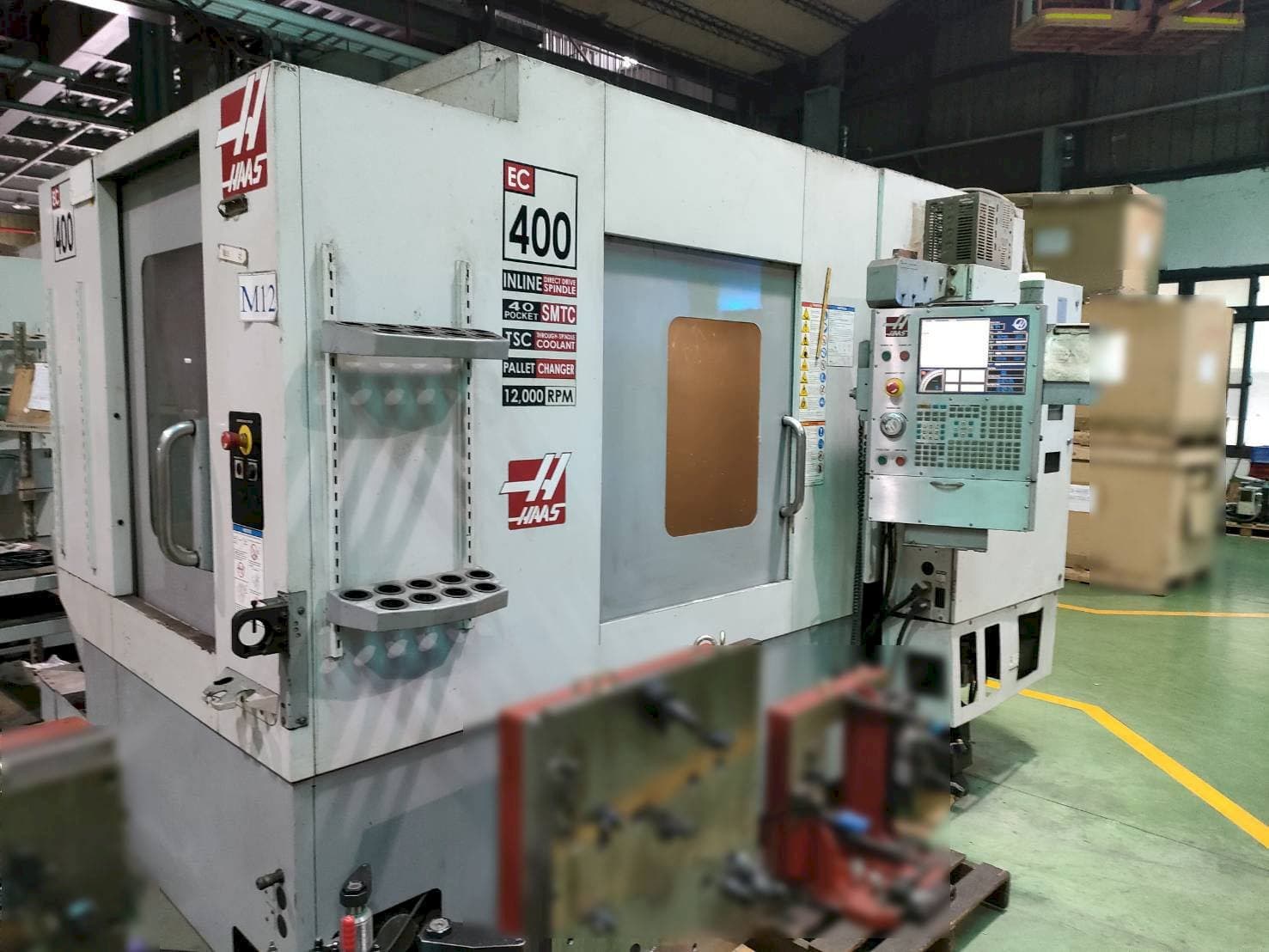 Koneen HAAS EC-400 etunäkymä