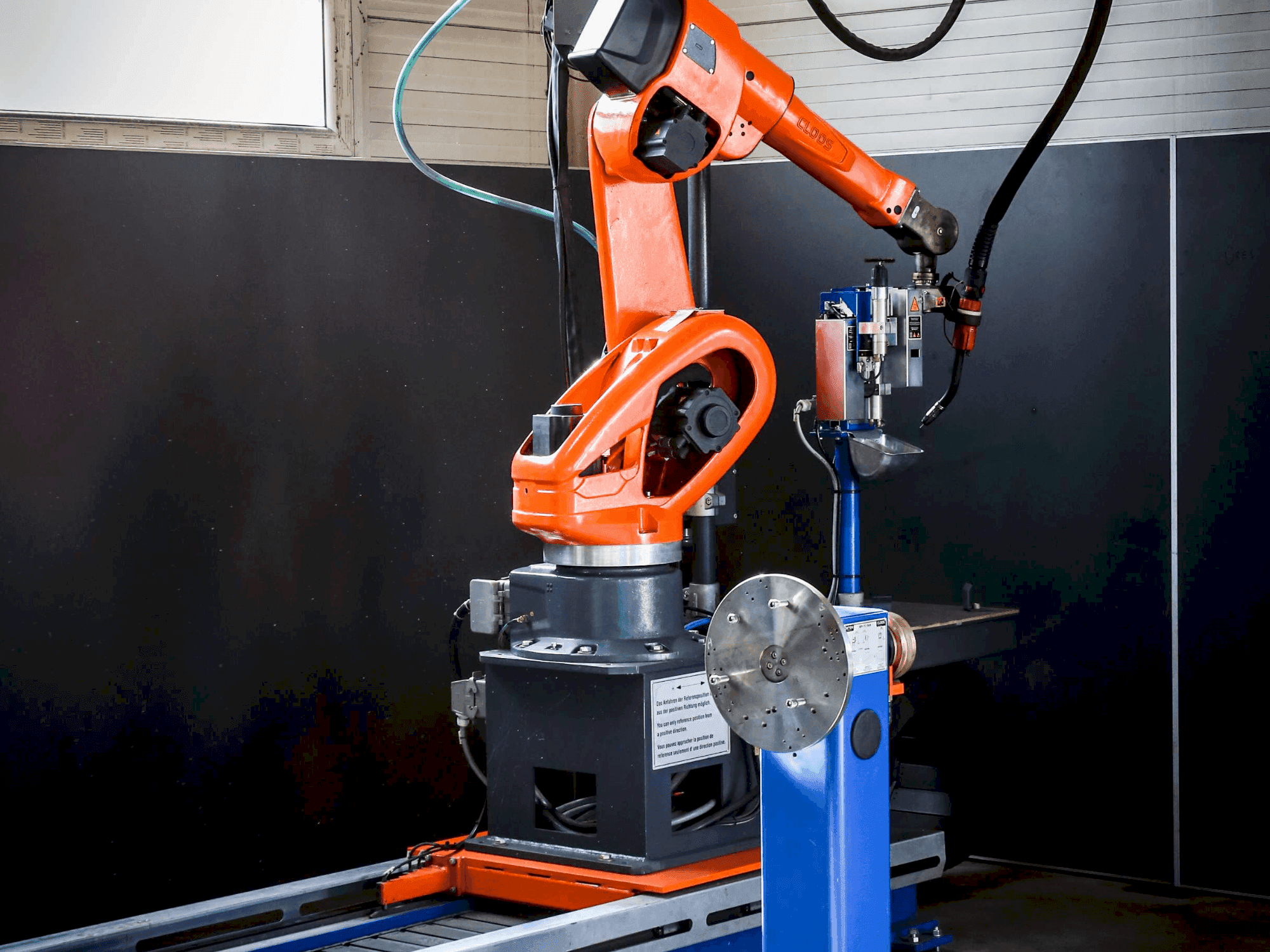 Koneen CLOOS QRC 350 QIROX etunäkymä