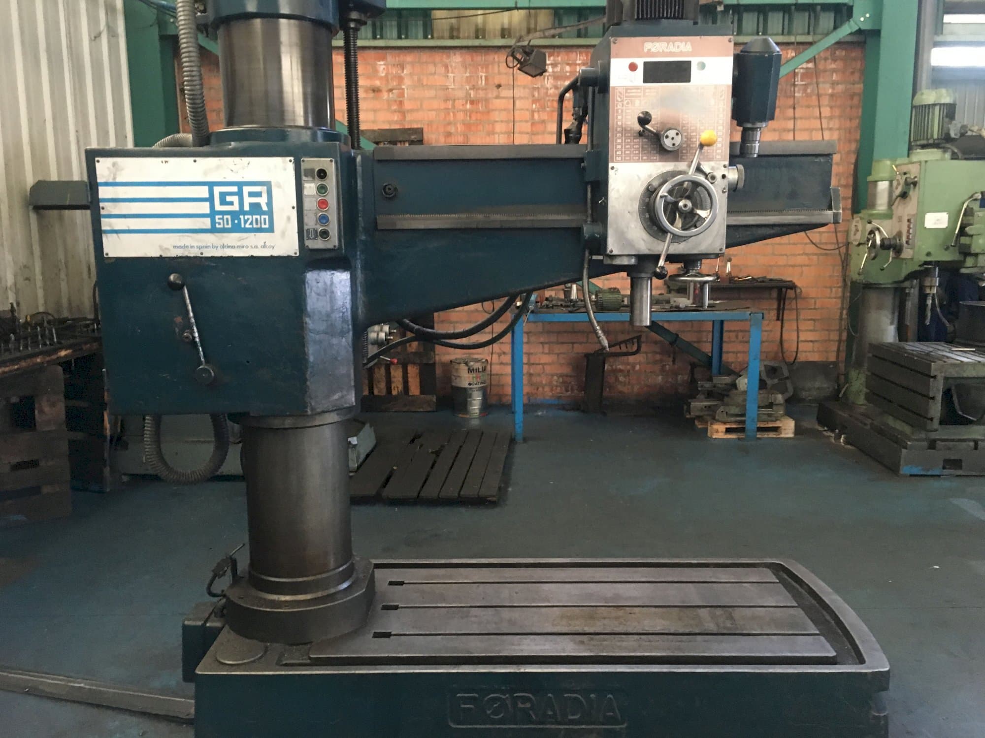 Koneen FORADIA oikean sivun näkymä GR 50/1200