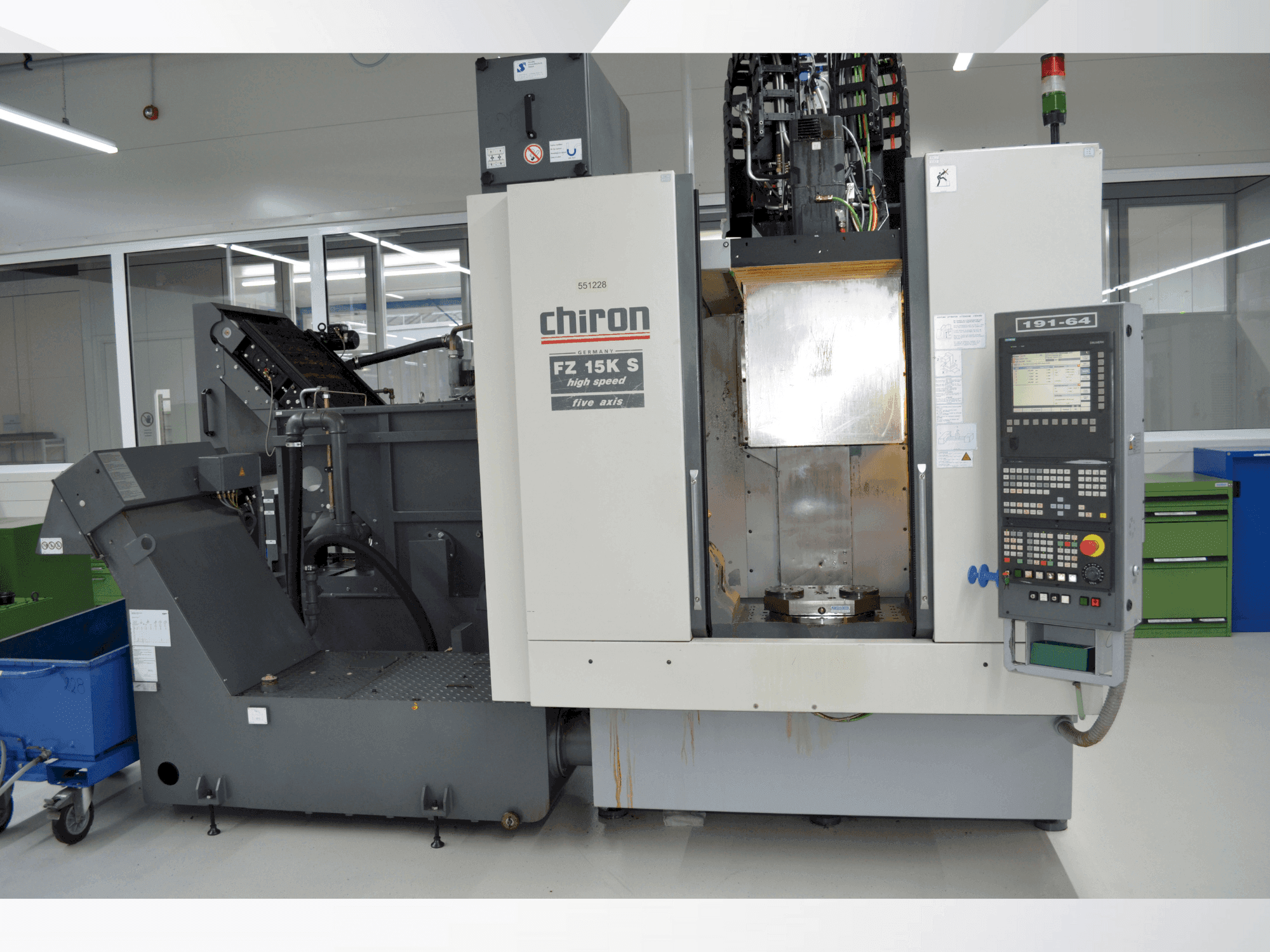 Koneen CHIRON FZ 15KS five axis high speed etunäkymä