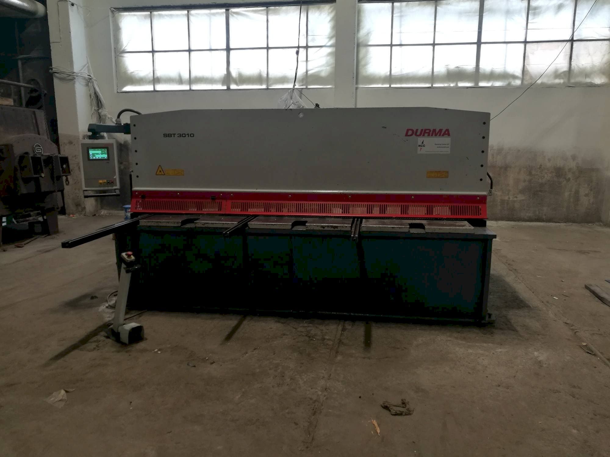 Koneen Durma SBT 3010 etunäkymä