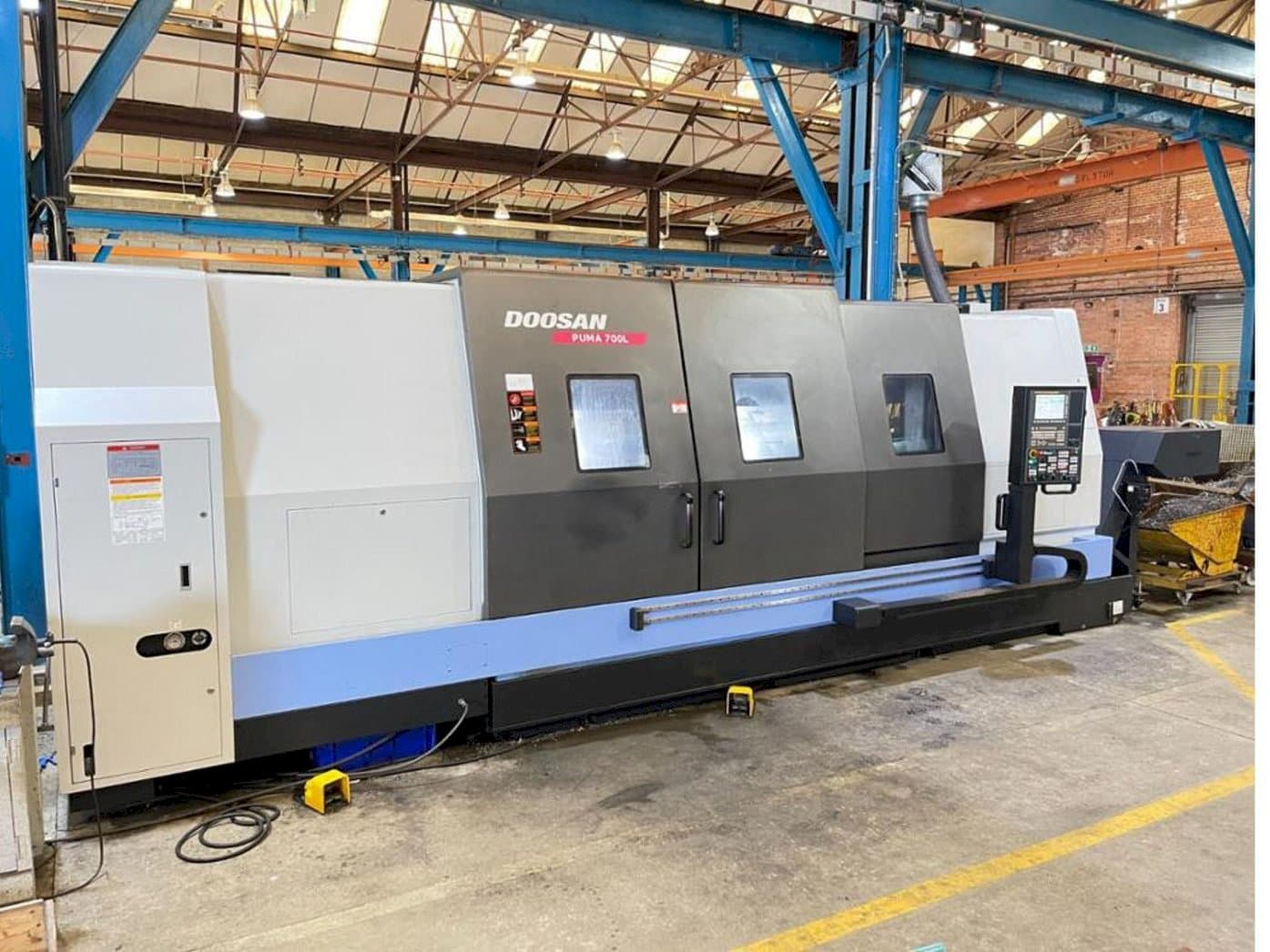 Koneen Doosan Puma 700L etunäkymä