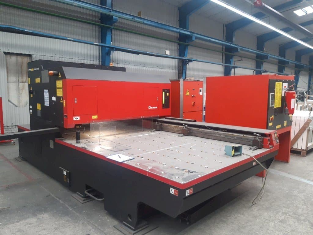 Koneen AMADA LC 2415 Alpha III etunäkymä