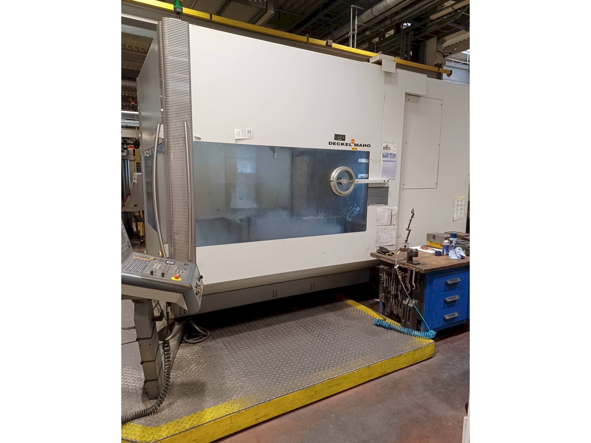 Koneen DECKEL MAHO DMU 125 T hi-dyn etunäkymä