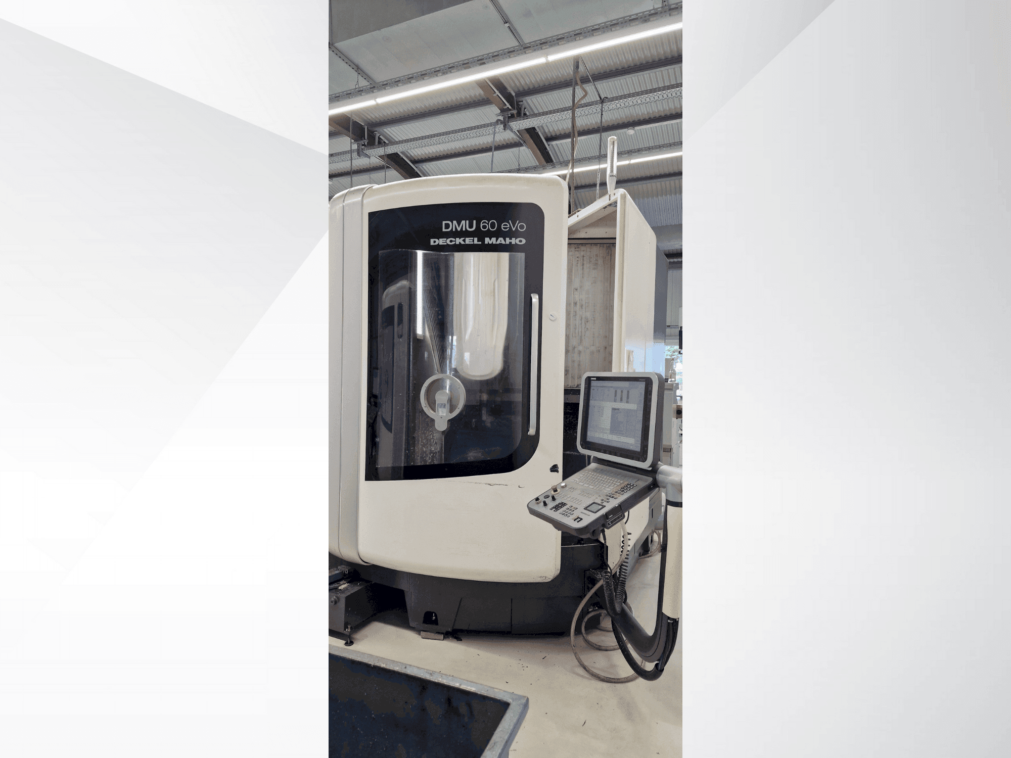 Koneen DMG DECKEL MAHO DMU 60 evo etunäkymä