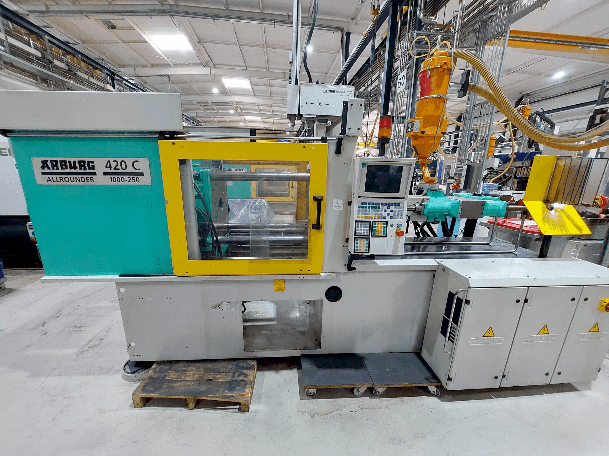 Koneen Arburg 420C-1000-250 etunäkymä