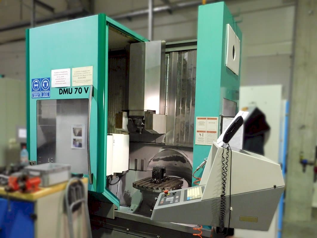 Koneen  DMG DMU 70 V etunäkymä