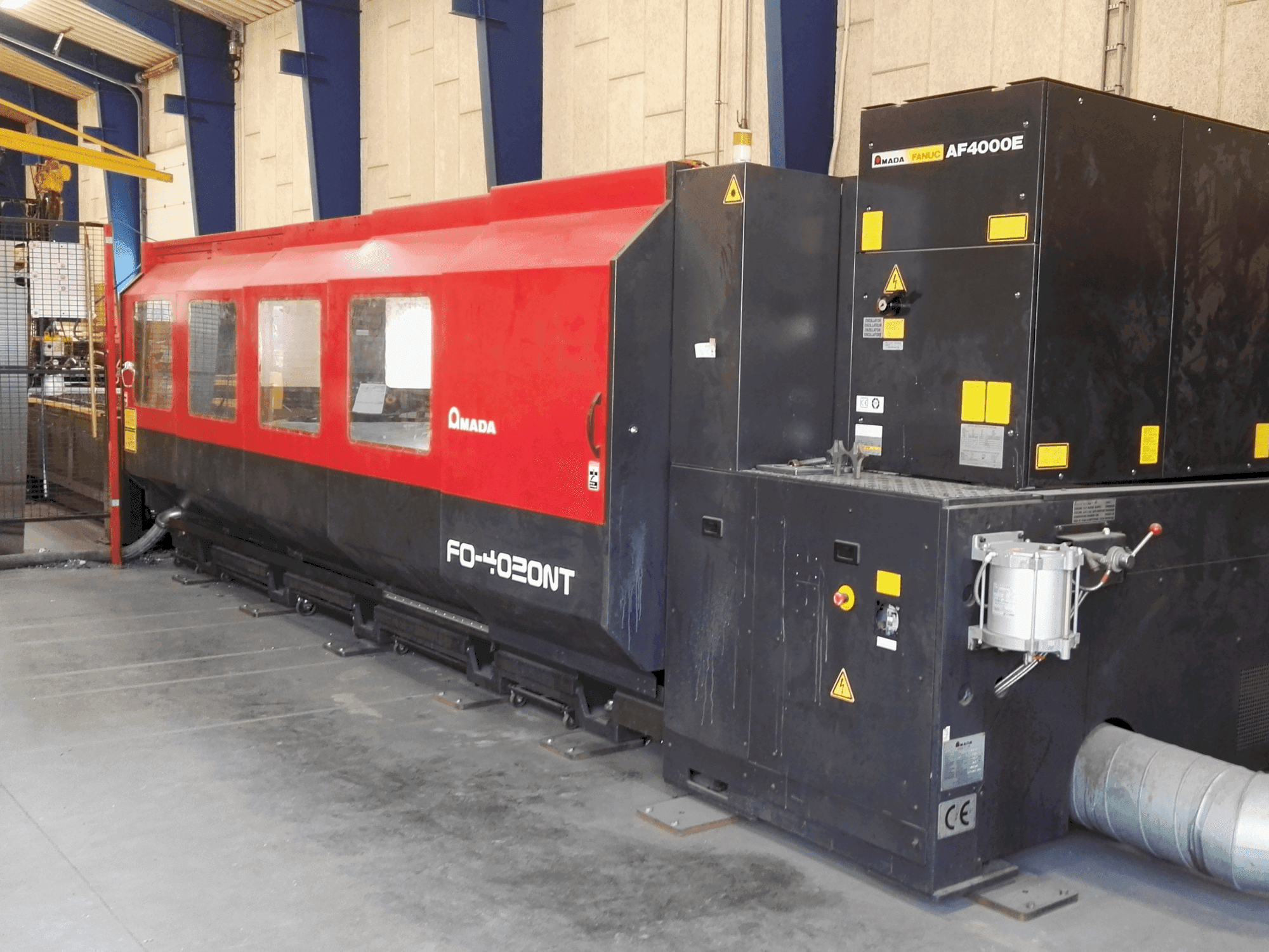 Koneen  AMADA FO-4020NT (2005) etunäkymä