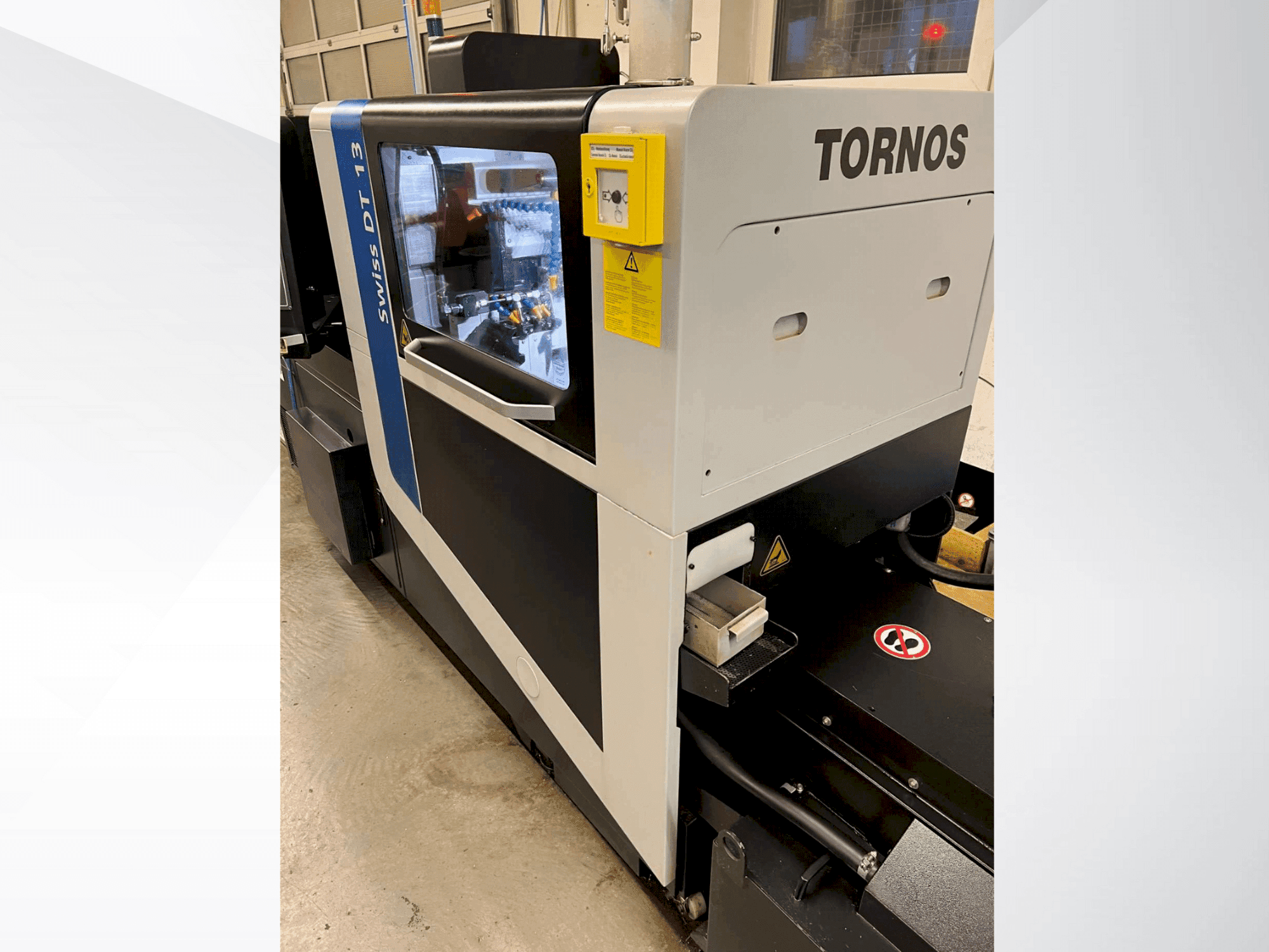 Koneen  Tornos Swiss DT 13 etunäkymä