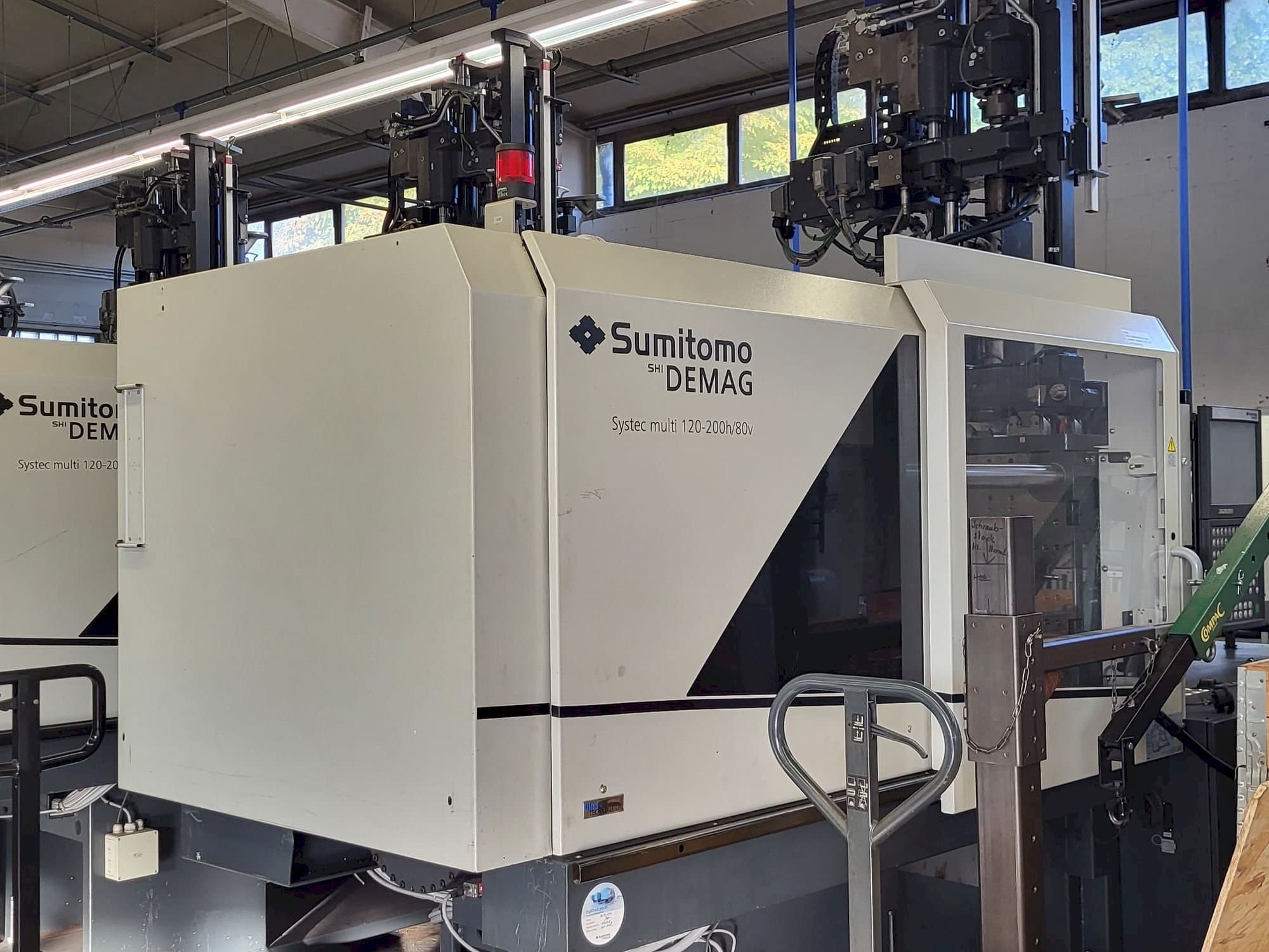 Koneen Sumitomo SHI DEMAG Multi 120/470-200h/80V vasemman sivun näkymä