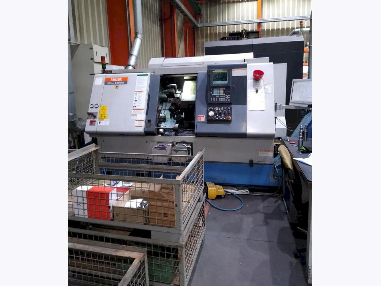 Koneen Mazak SQT-250 MSY etunäkymä