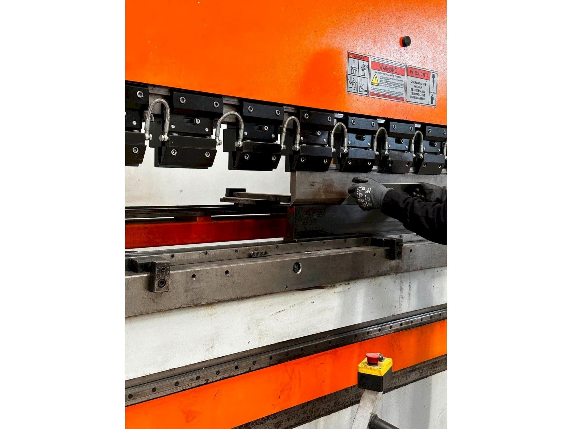 Koneen ERMAKSAN SPEED-BEND PRO 51000 X 400 vasemman sivun näkymä