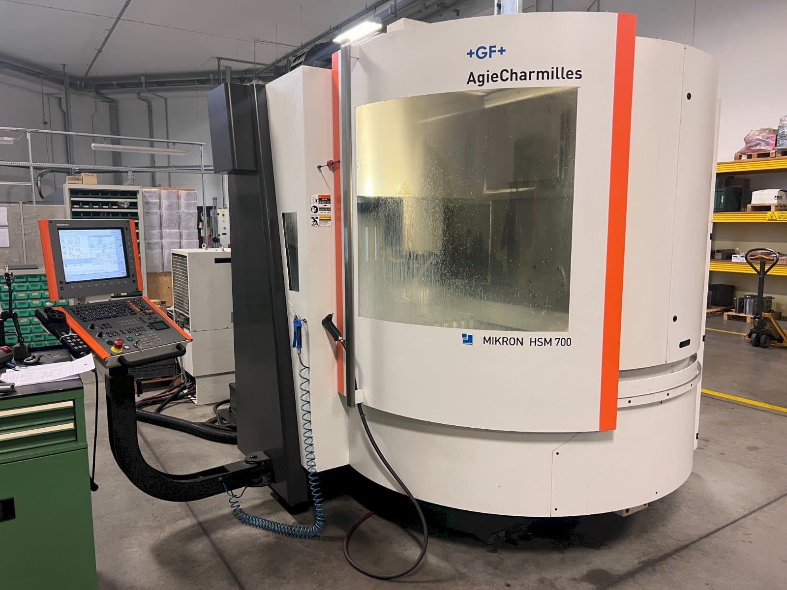 Koneen AgieCharmilles MIKRON HSM 700 etunäkymä