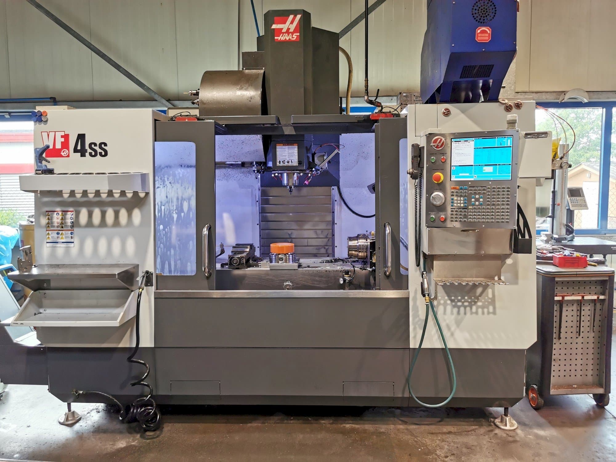 Koneen HAAS VF-4SS etunäkymä