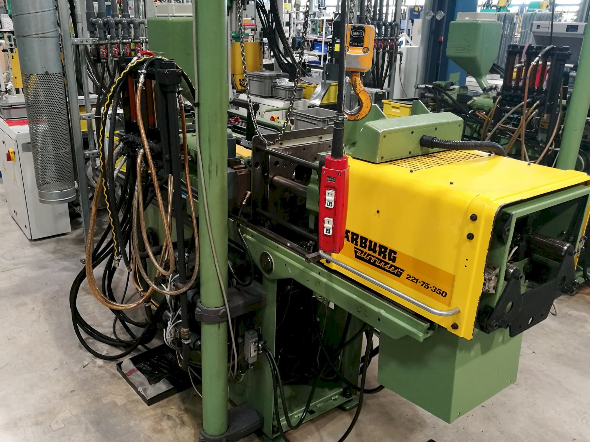 Koneen Arburg oikea näkymä Allrounder 221-75-350