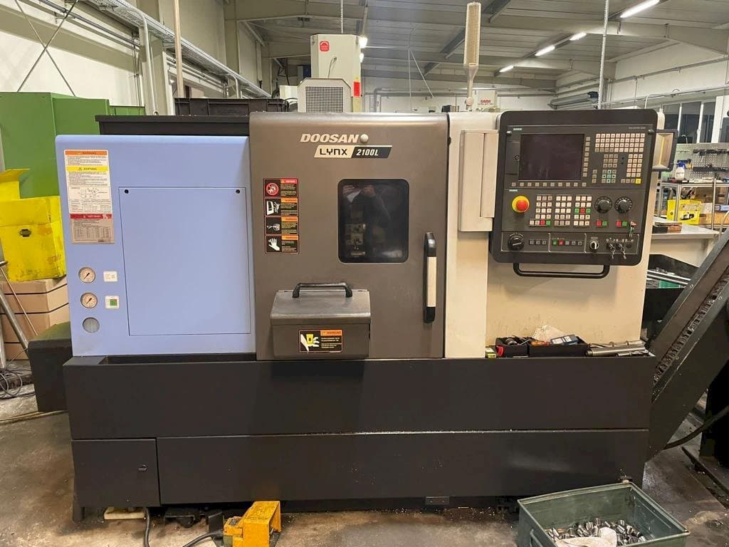 Koneen Doosan Lynx 2100LB etunäkymä