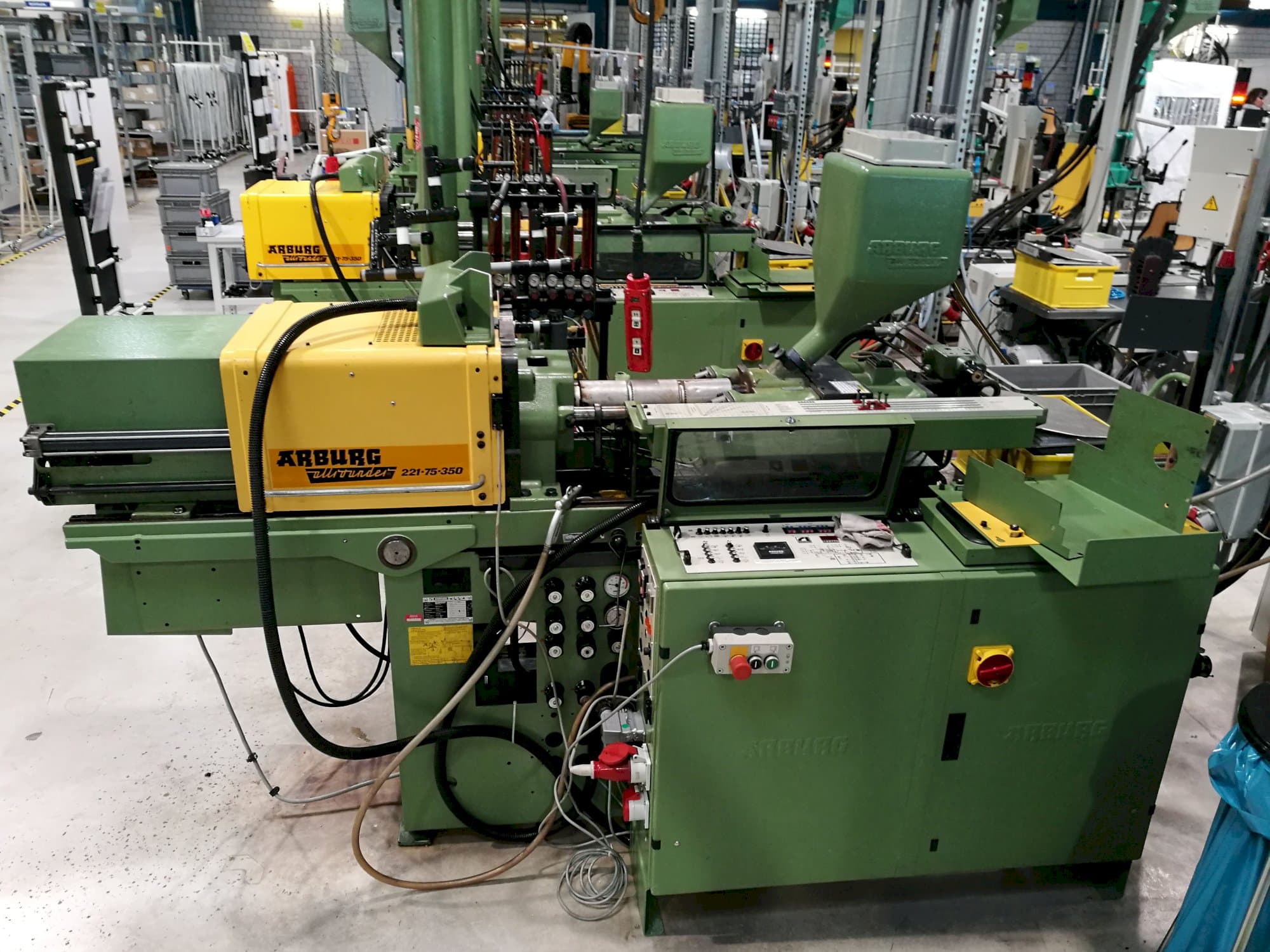 Koneen Arburg oikean sivun näkymä Allrounder 221-75-350