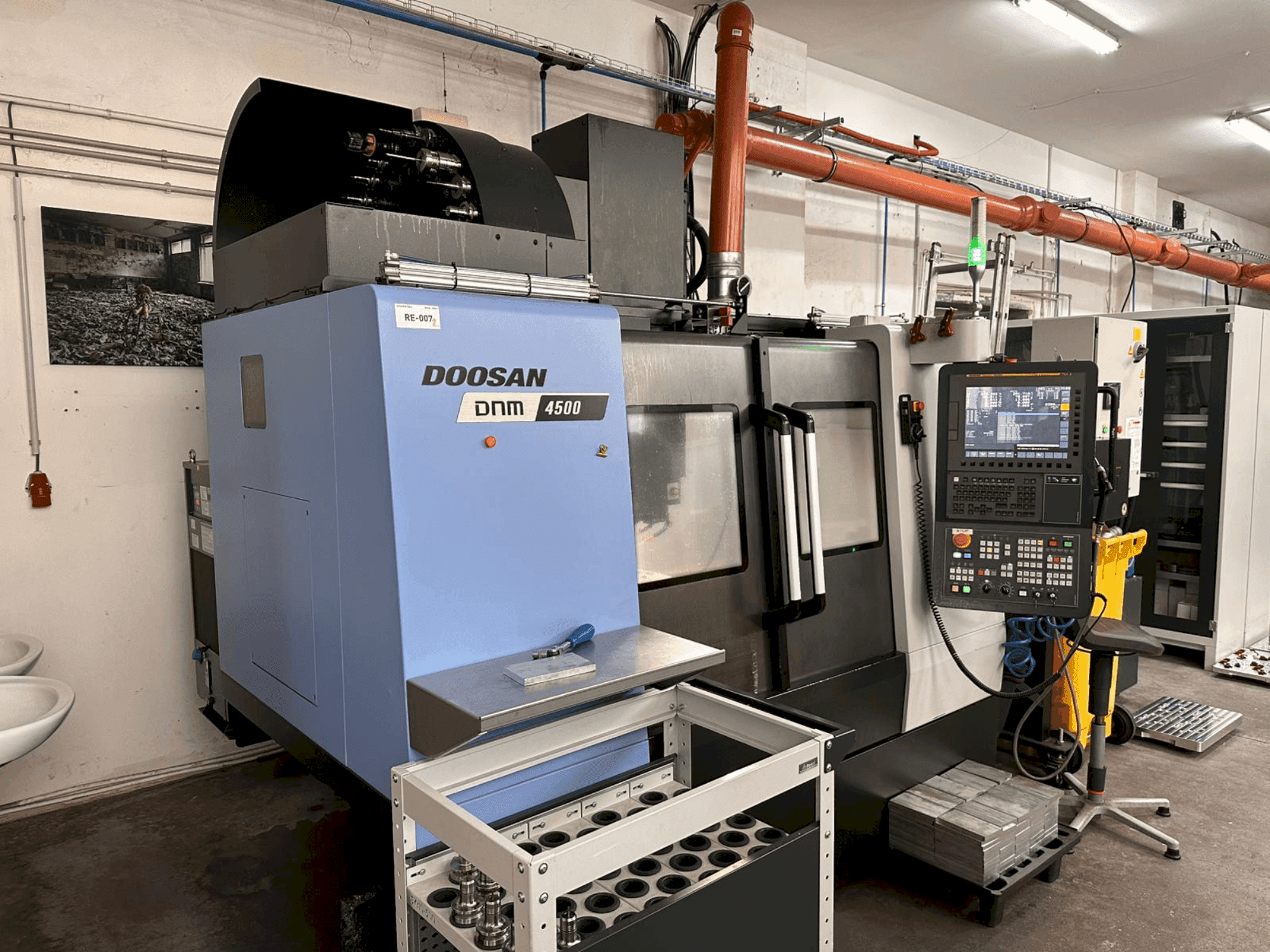 Koneen DOOSAN DNM 4500 etunäkymä