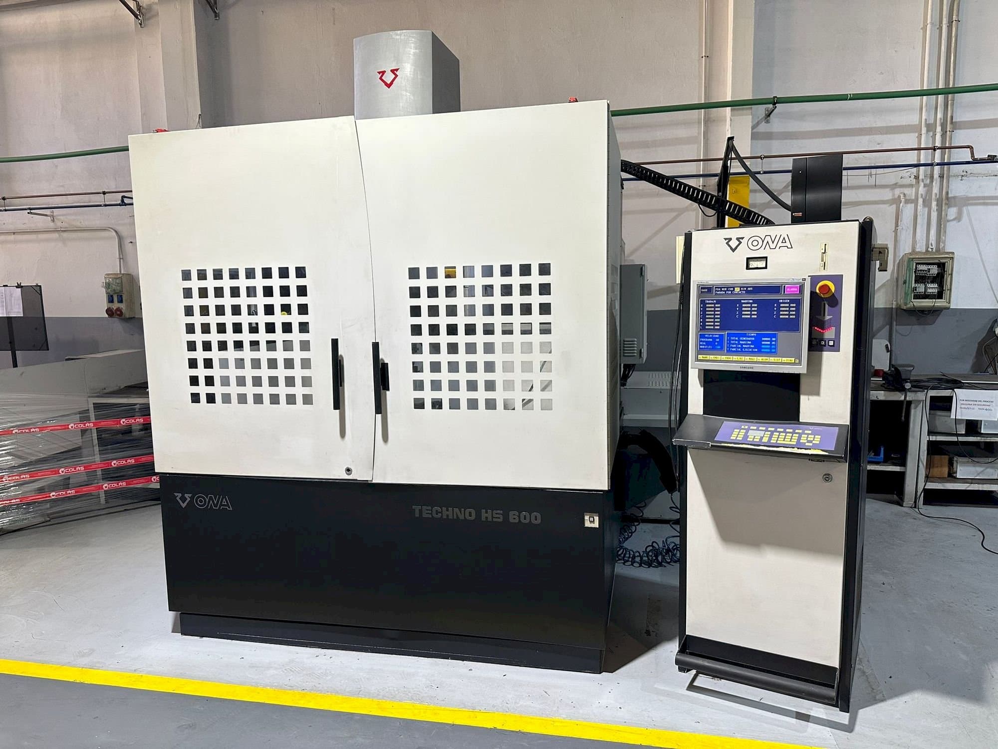 Koneen  ONA HS 600 etunäkymä