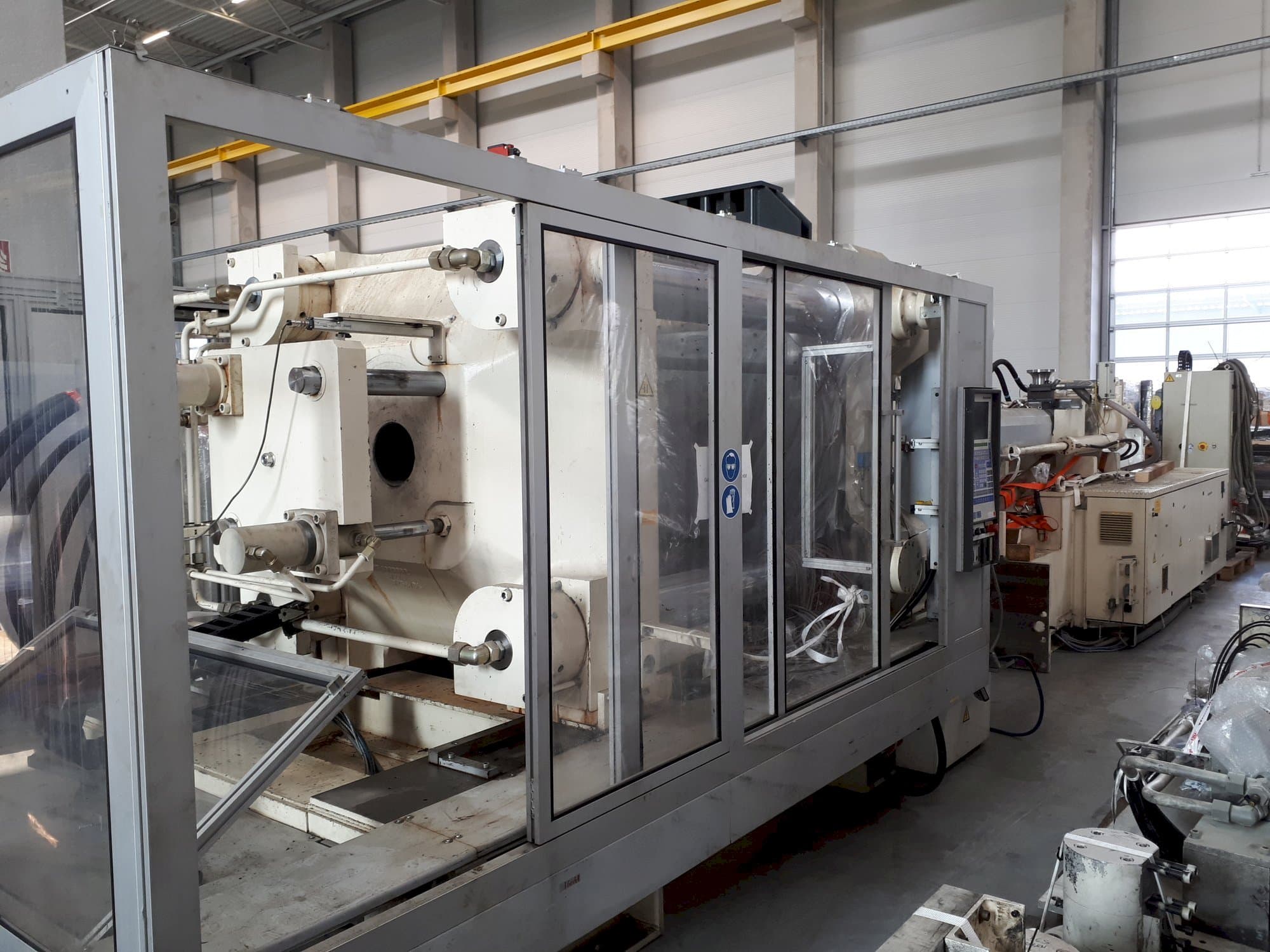 Koneen Krauss Maffei 650-2700 C1 etunäkymä