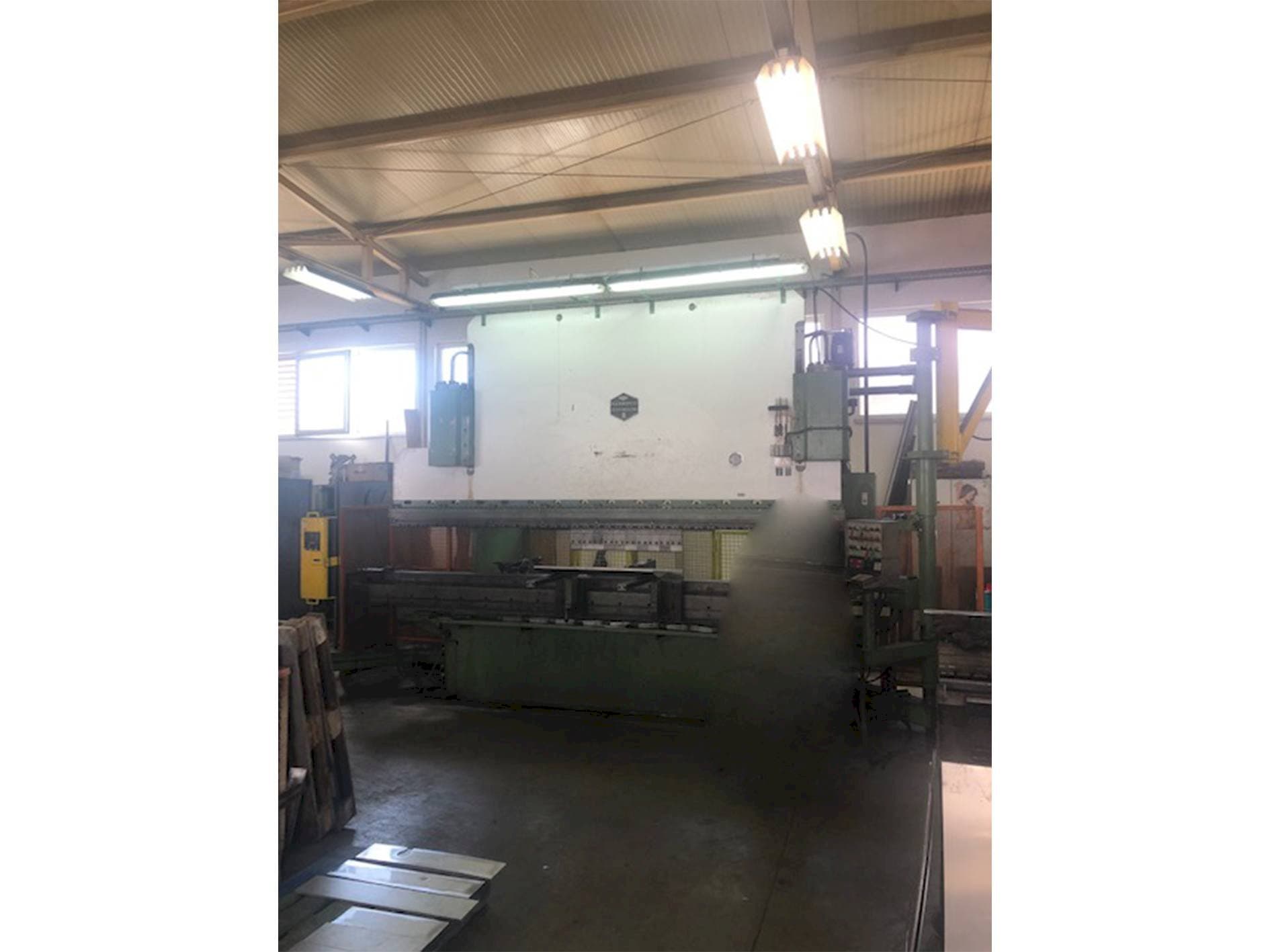 Koneen HAMMERLE AP CNC 200 SID etunäkymä