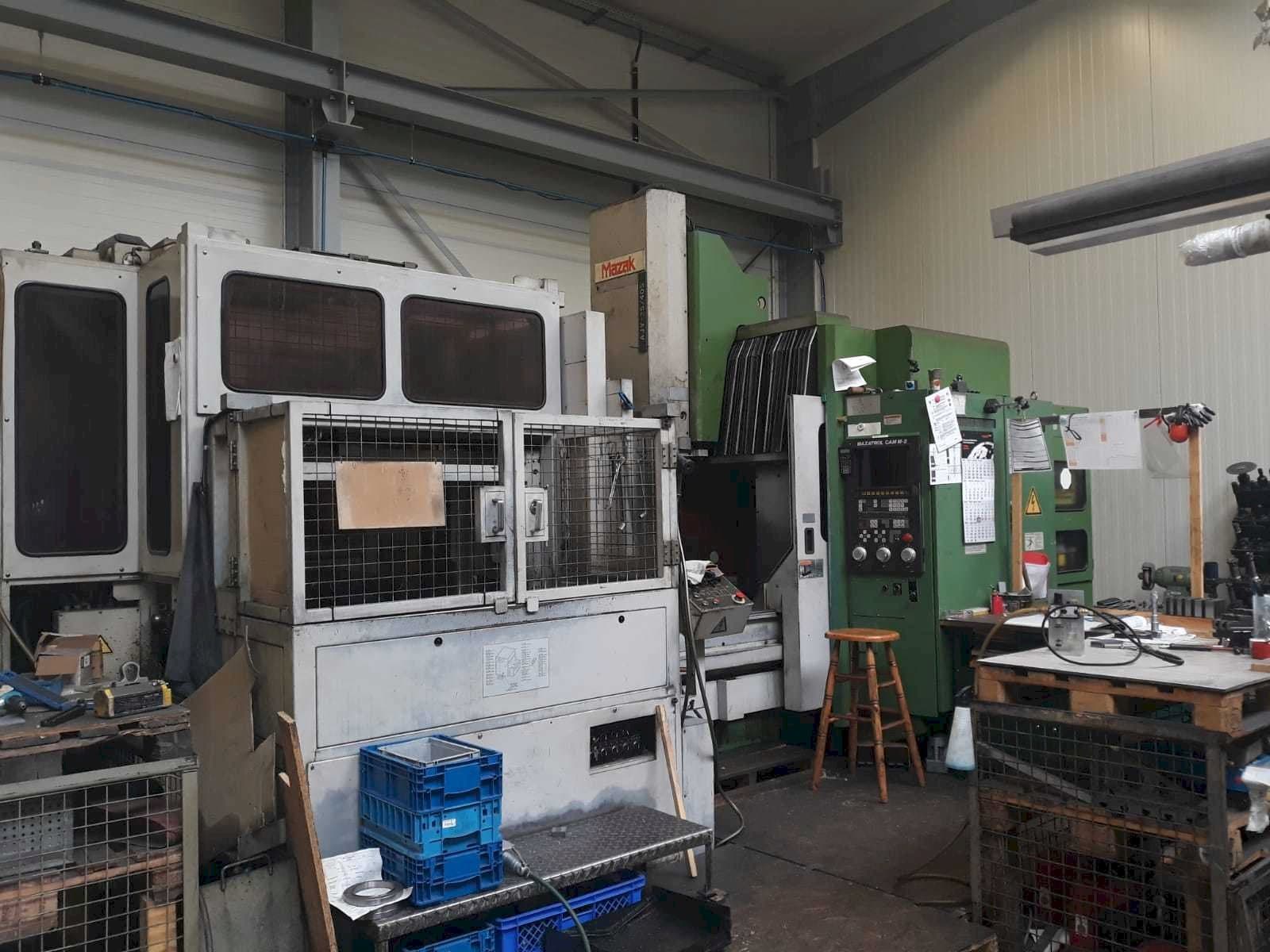 Koneen Mazak AJV 25/405 etunäkymä